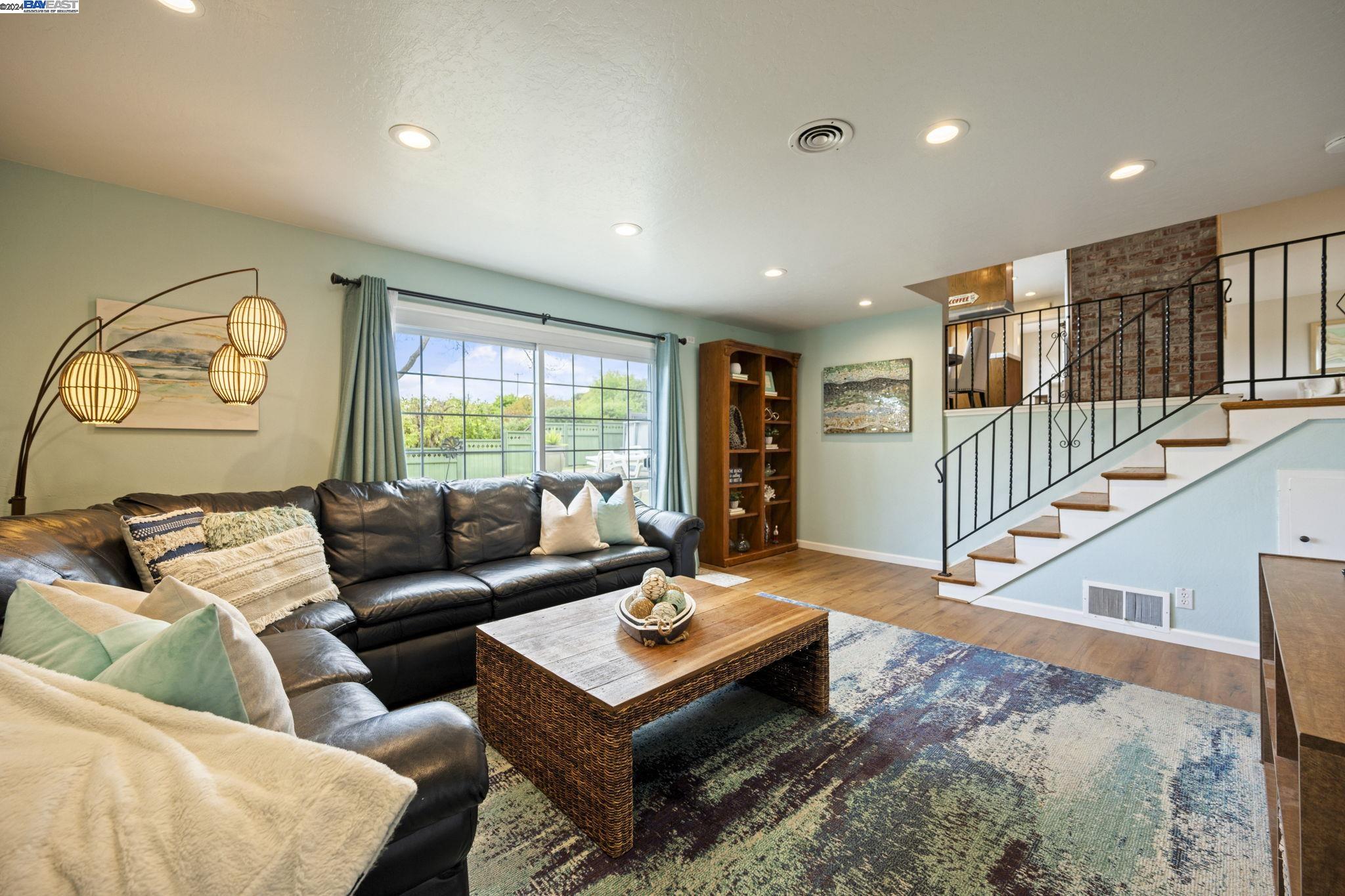 Detail Gallery Image 20 of 40 For 3546 Arcadian Dr, Castro Valley,  CA 94546 - 4 Beds | 2/1 Baths