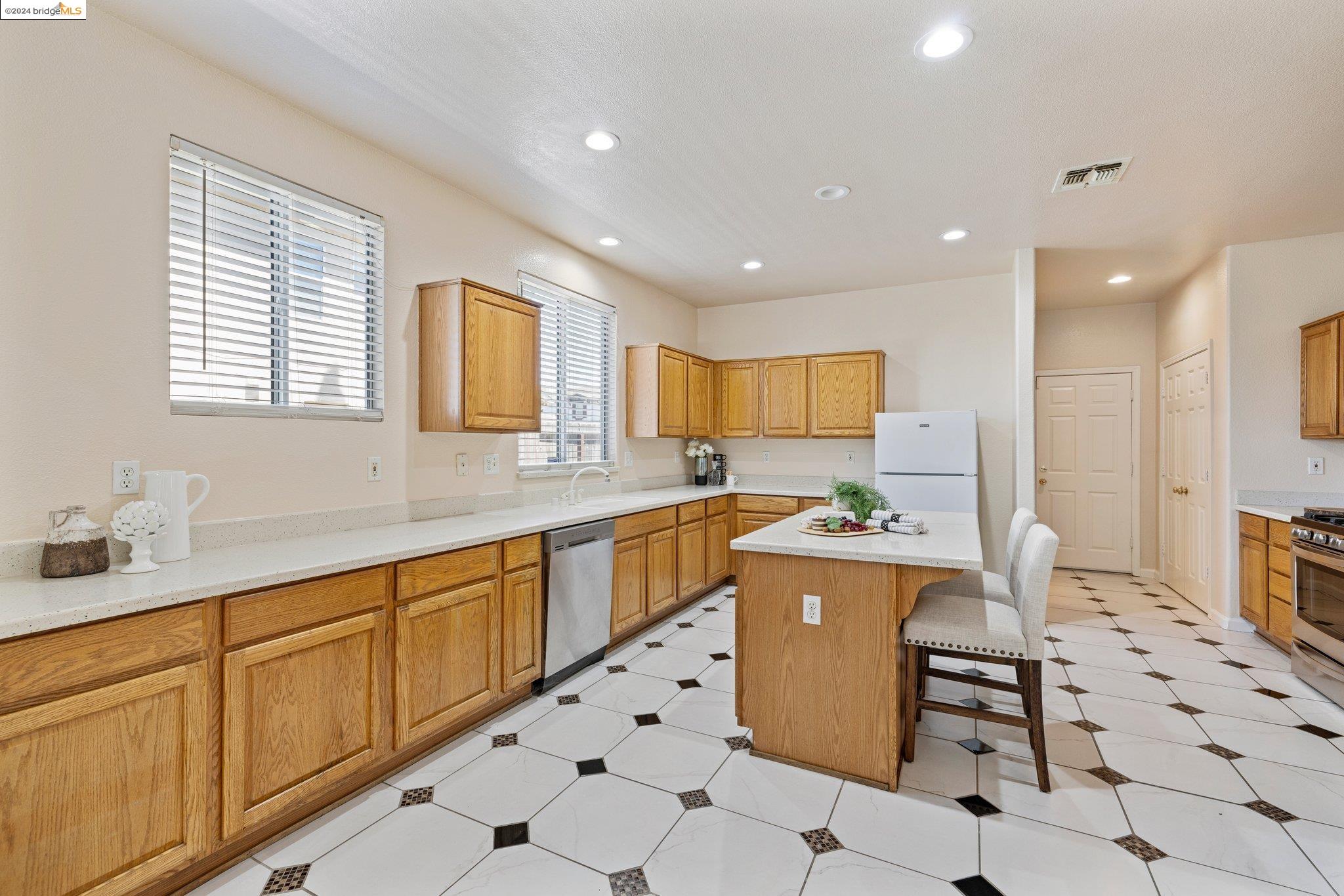 Detail Gallery Image 20 of 60 For 2047 Pasado Ave, Manteca,  CA 95336 - 4 Beds | 2/1 Baths