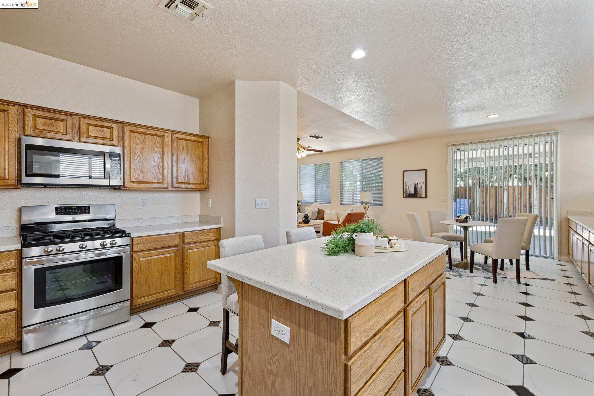 Detail Gallery Image 21 of 60 For 2047 Pasado Ave, Manteca,  CA 95336 - 4 Beds | 2/1 Baths