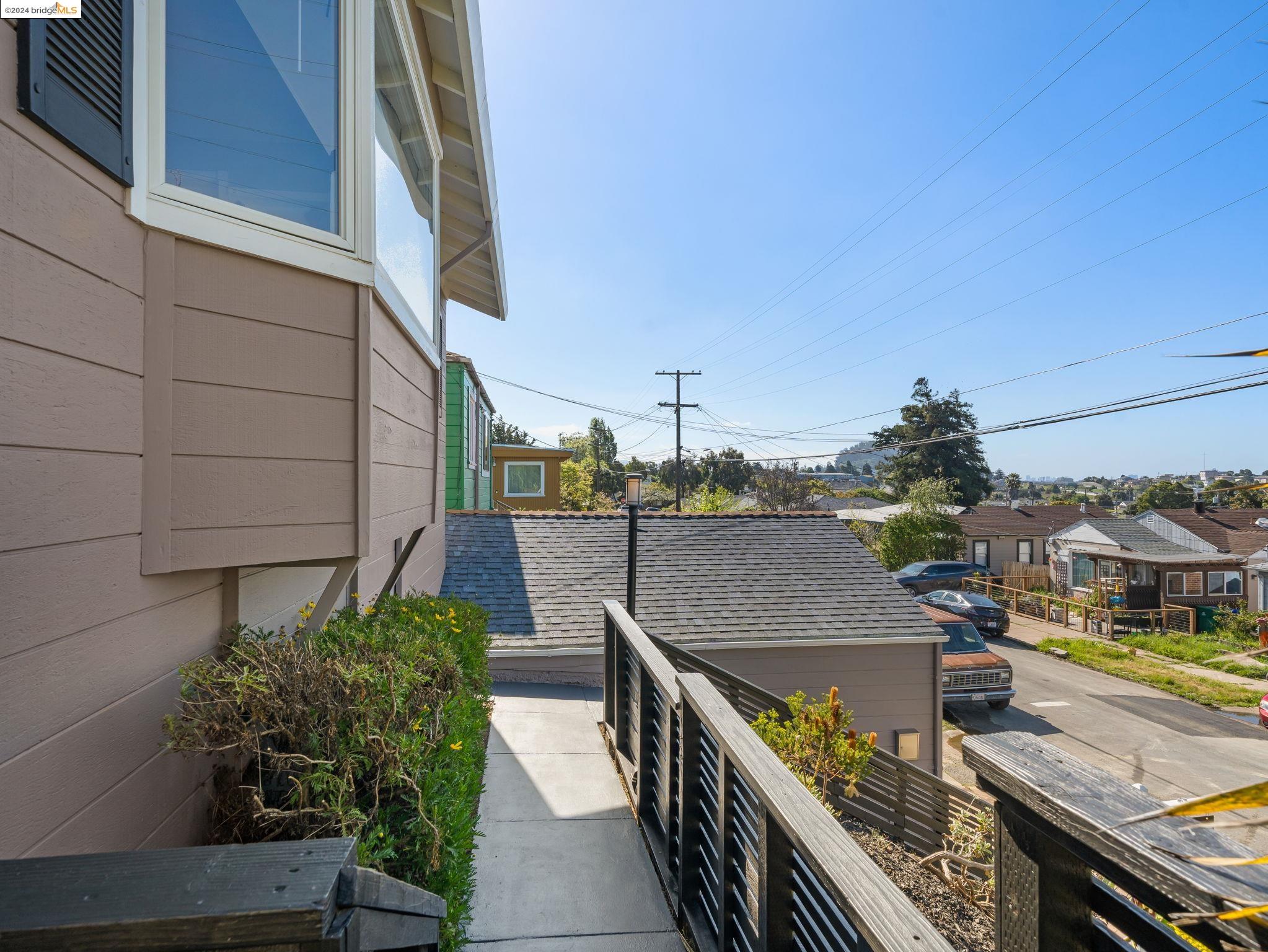 Detail Gallery Image 3 of 34 For 1536 Merced St., Richmond,  CA 94804 - 2 Beds | 1 Baths