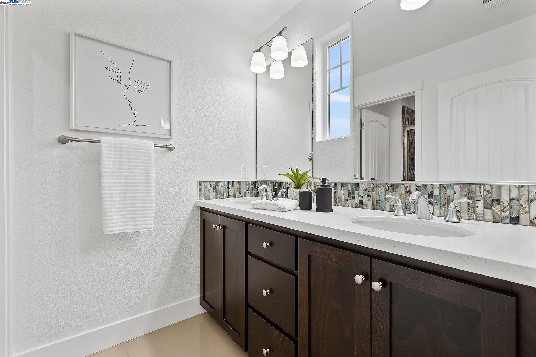Detail Gallery Image 16 of 27 For 305 Amaryllis Ter, Sunnyvale,  CA 94086 - 3 Beds | 2/1 Baths