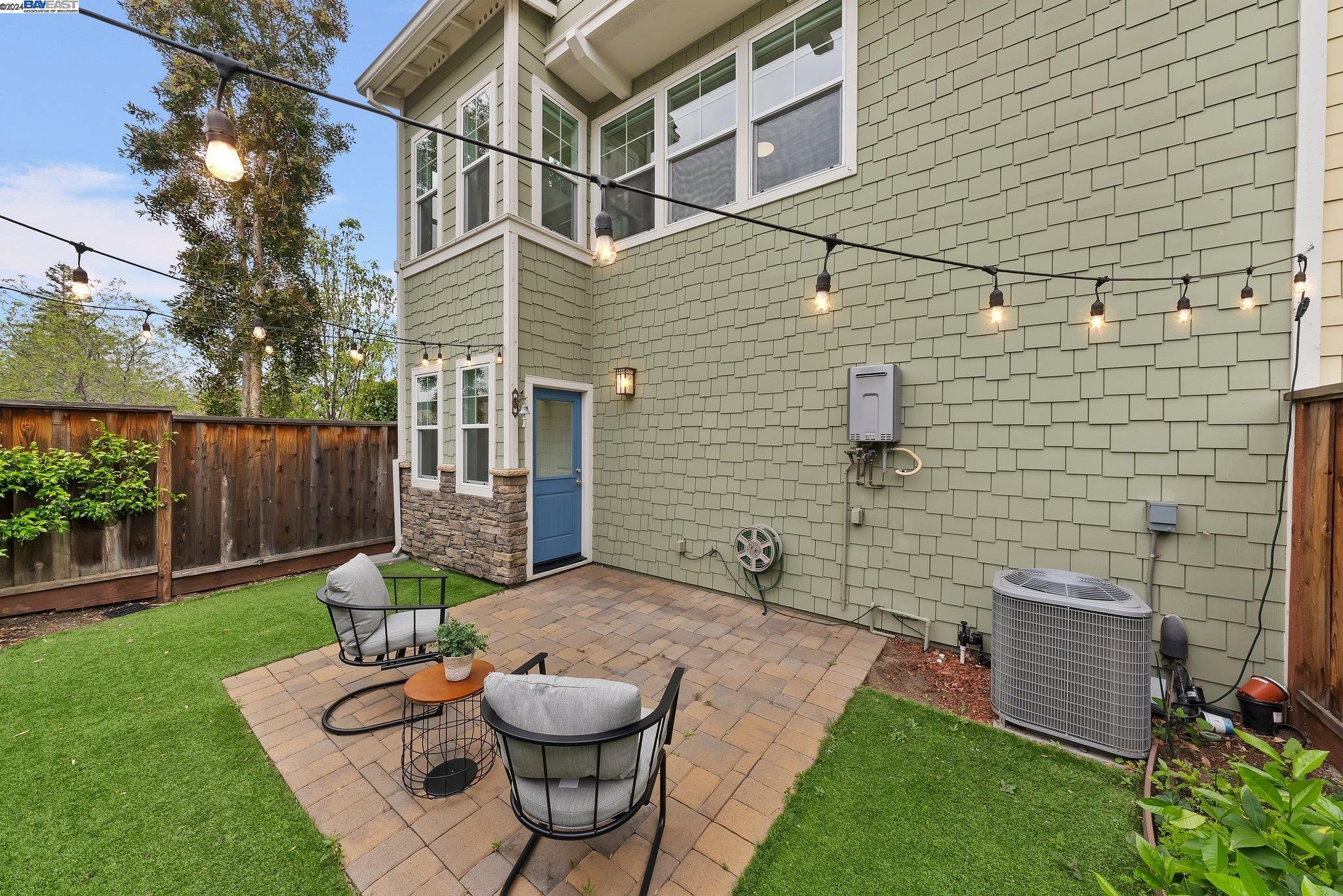 Detail Gallery Image 25 of 27 For 305 Amaryllis Ter, Sunnyvale,  CA 94086 - 3 Beds | 2/1 Baths