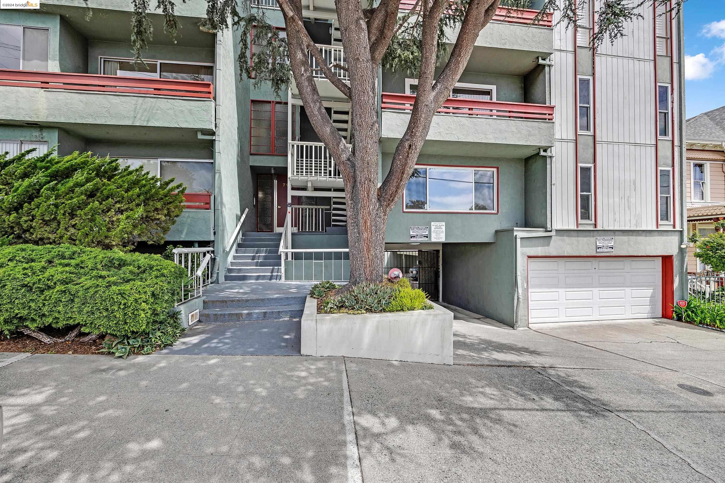 Detail Gallery Image 1 of 13 For 710 E 22nd St #203,  Oakland,  CA 94606 - 2 Beds | 1 Baths