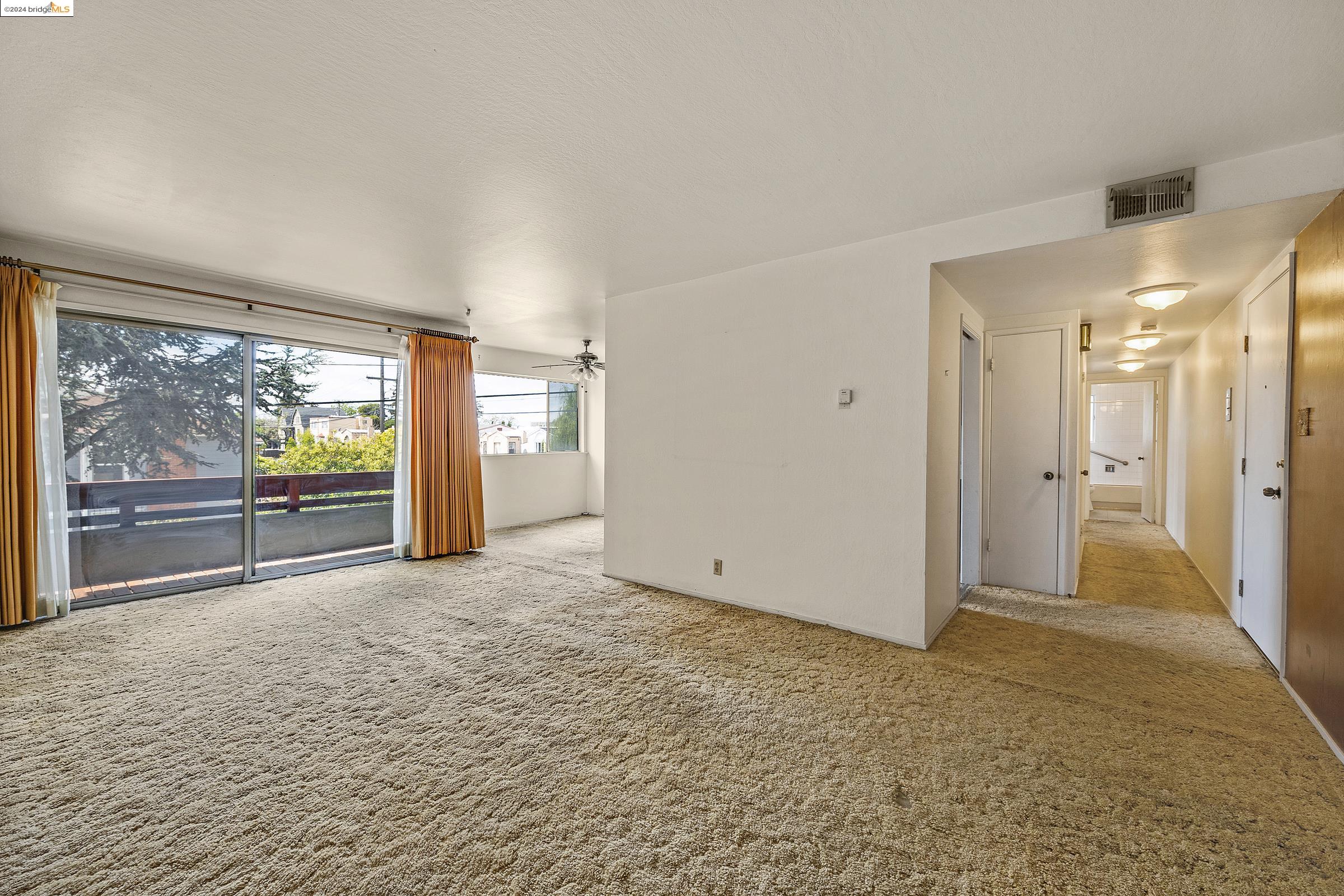 Detail Gallery Image 2 of 13 For 710 E 22nd St #203,  Oakland,  CA 94606 - 2 Beds | 1 Baths