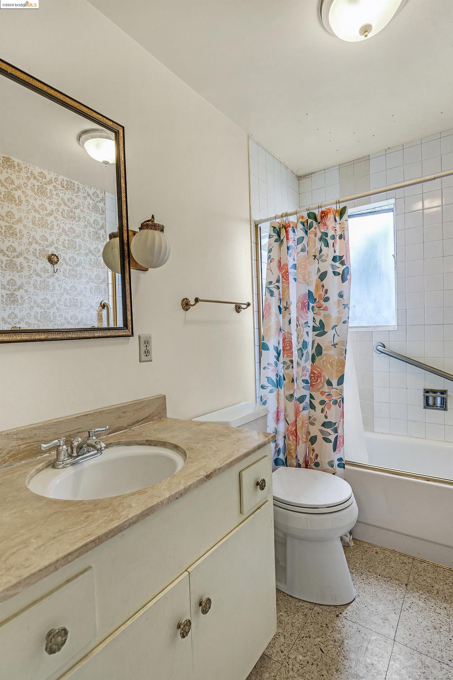 Detail Gallery Image 13 of 13 For 710 E 22nd St #203,  Oakland,  CA 94606 - 2 Beds | 1 Baths