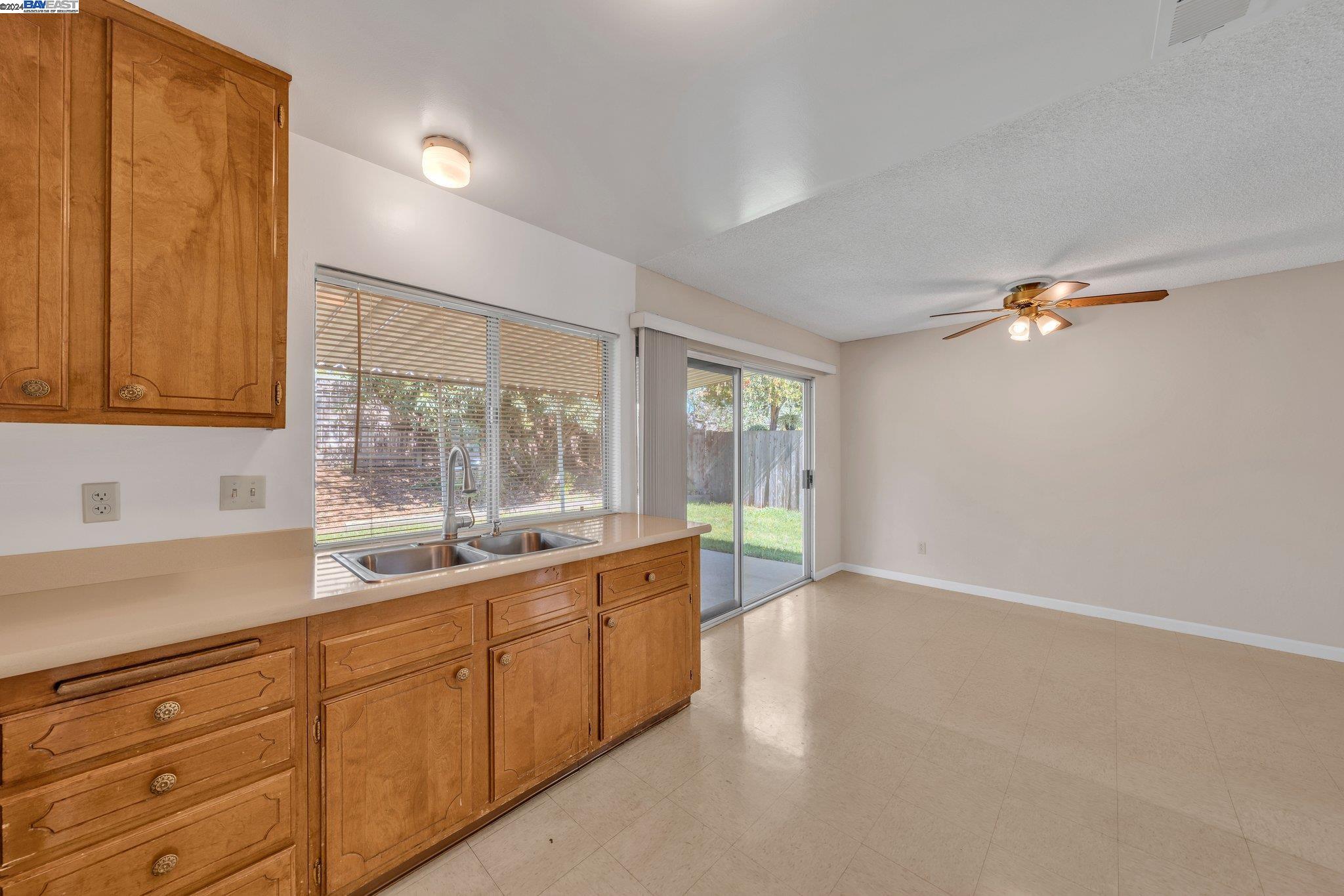 Detail Gallery Image 13 of 32 For 429 Swan Dr, Livermore,  CA 94551 - 3 Beds | 1/1 Baths