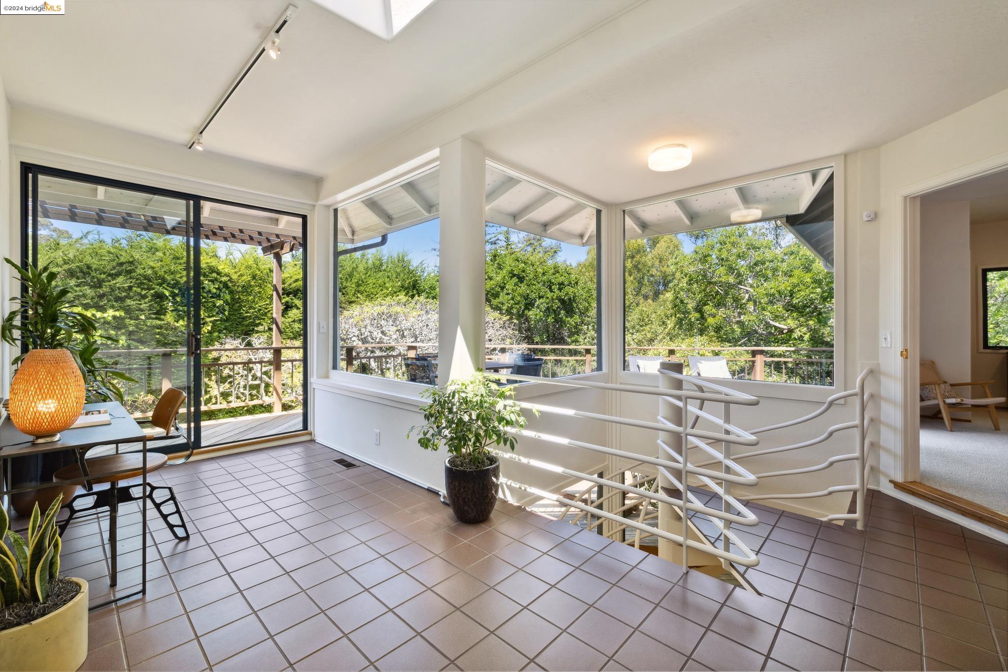 Detail Gallery Image 27 of 59 For 375 Molino Ave, Mill Valley,  CA 94941 - 3 Beds | 2 Baths
