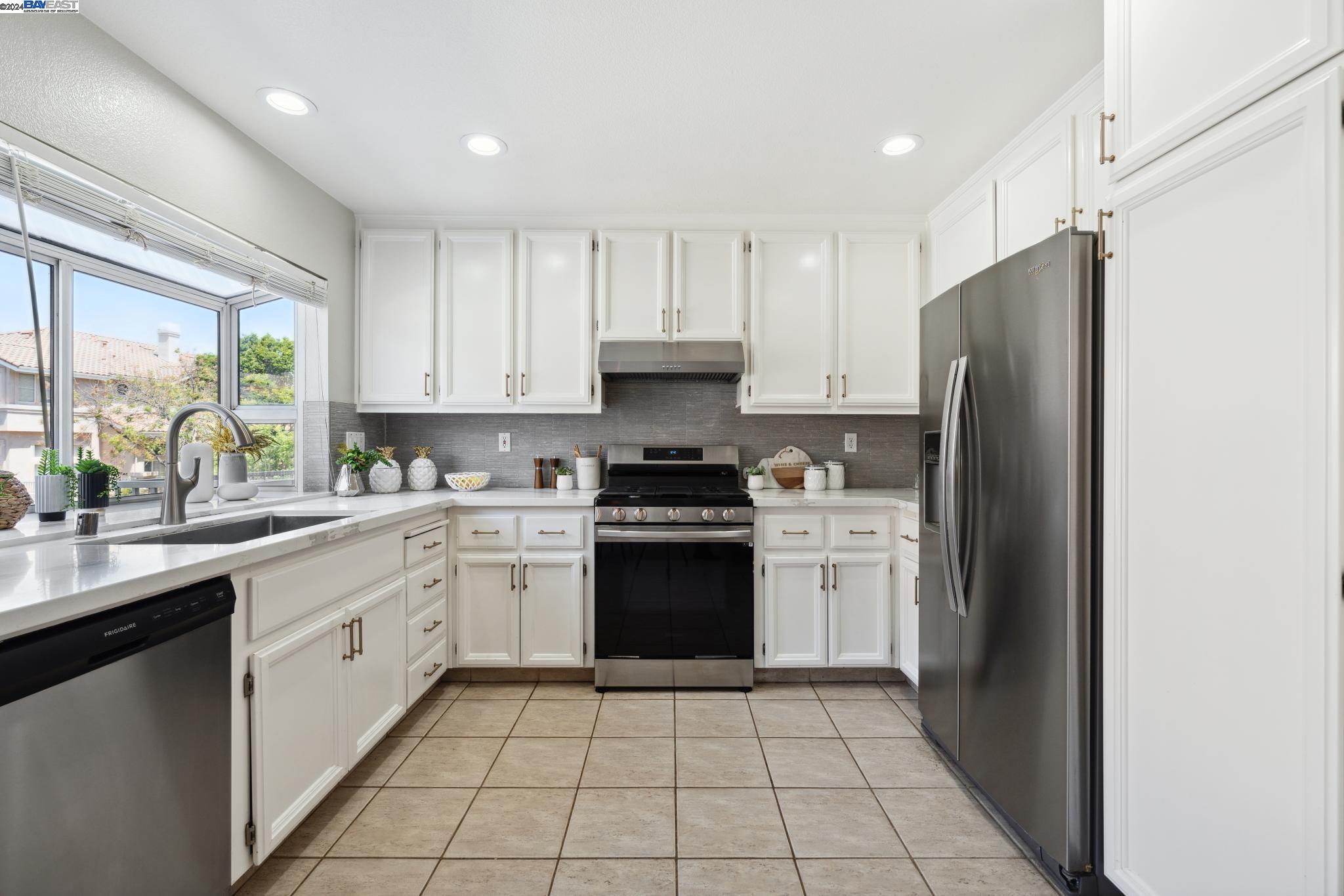 Detail Gallery Image 21 of 58 For 6040 Roma Ter #104,  Fremont,  CA 94555 - 3 Beds | 2/1 Baths