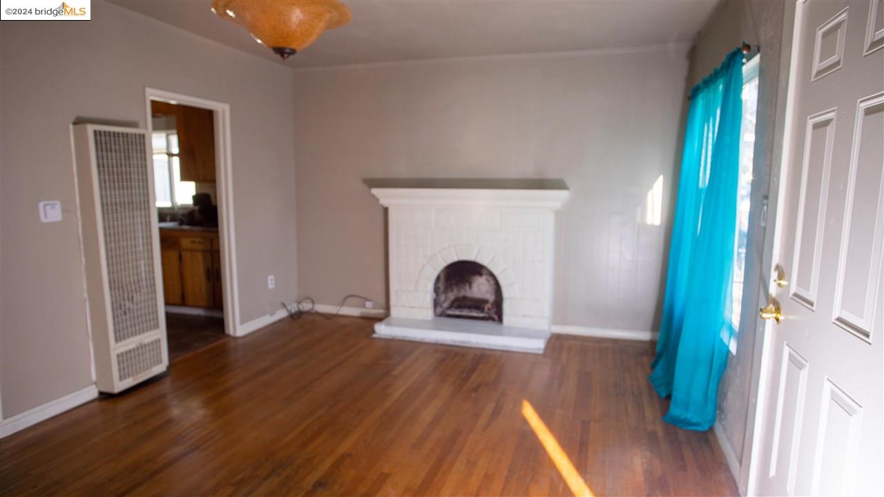 Detail Gallery Image 3 of 14 For 2031 81st Ave, Oakland,  CA 94621 - 4 Beds | 2 Baths