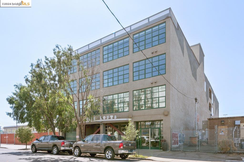 More Details about MLS # 41057106 : 737 2ND ST # 404