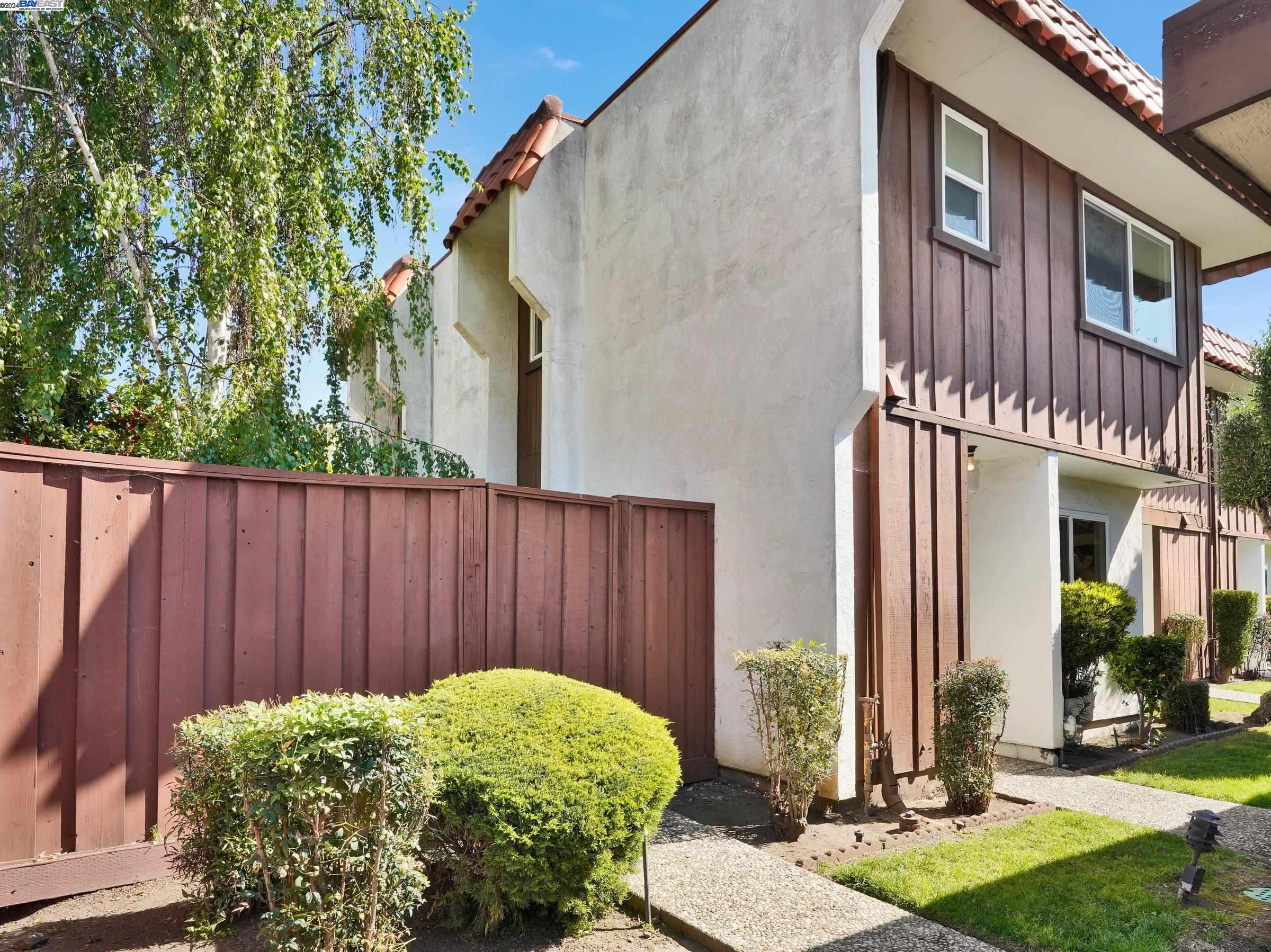 More Details about MLS # 41057110 : 14739 HAROLD AVE