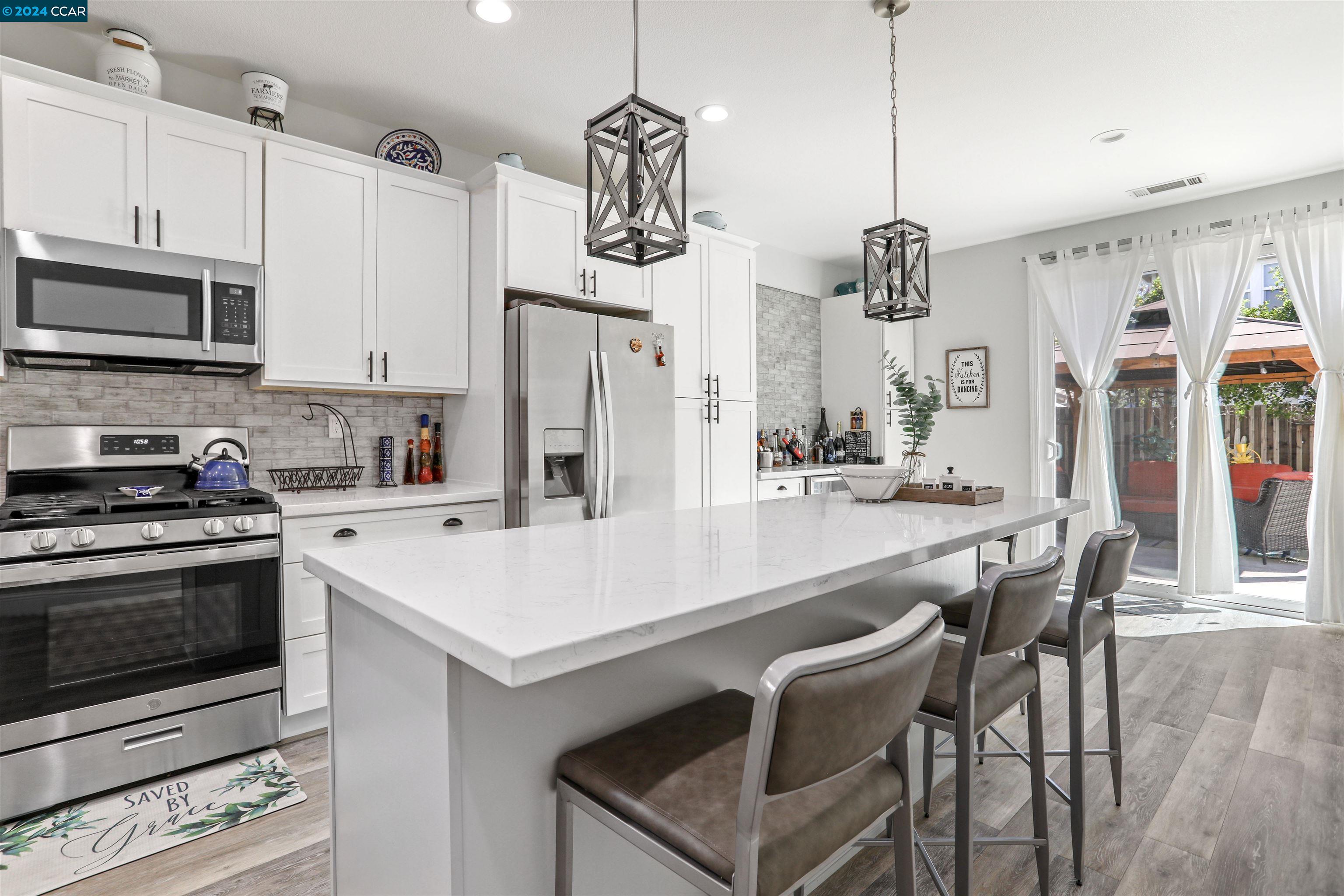 Detail Gallery Image 10 of 33 For 18 Puffin Cir, Oakley,  CA 94561 - 3 Beds | 2 Baths
