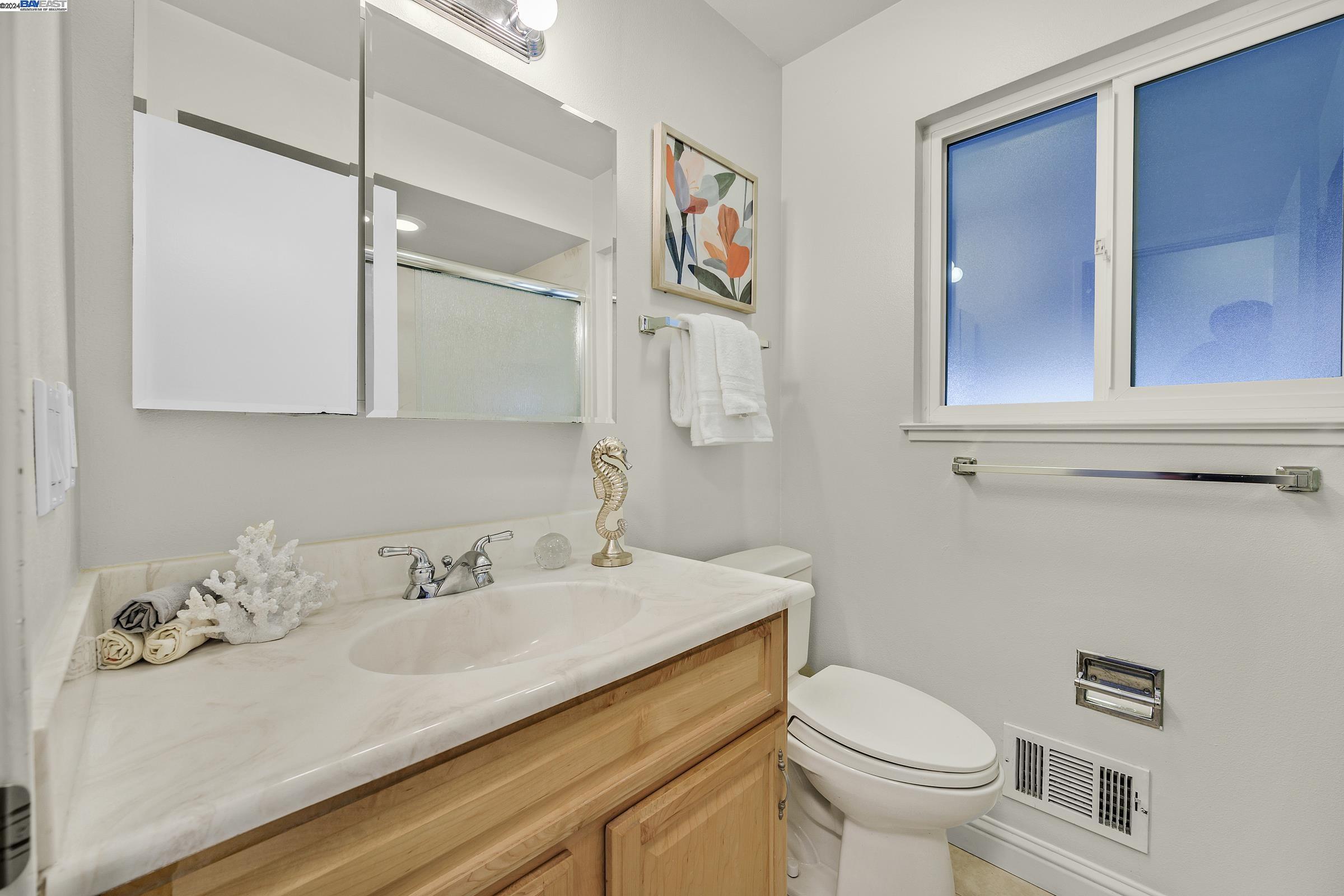 Detail Gallery Image 13 of 27 For 434 El Caminito, Livermore,  CA 94550 - 3 Beds | 2 Baths