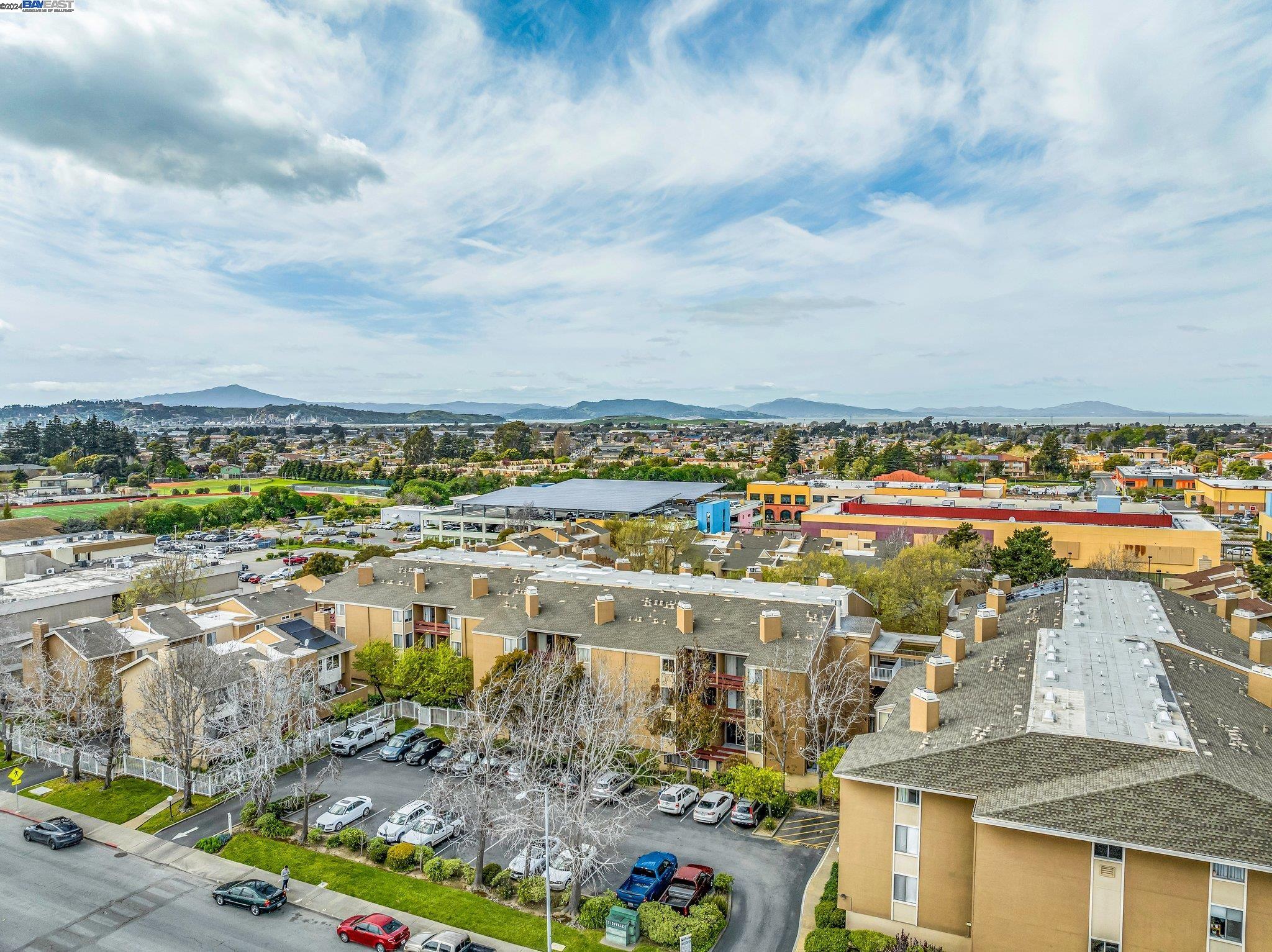 Detail Gallery Image 2 of 47 For 2121 Vale Rd #114,  San Pablo,  CA 94806 - 2 Beds | 2 Baths