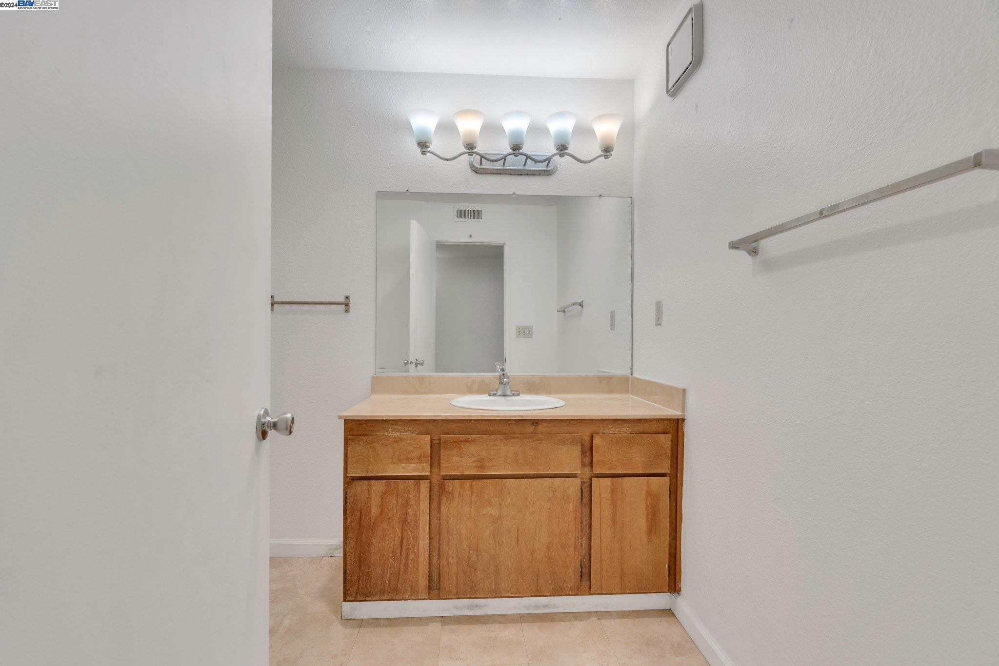 Detail Gallery Image 16 of 47 For 2121 Vale Rd #114,  San Pablo,  CA 94806 - 2 Beds | 2 Baths