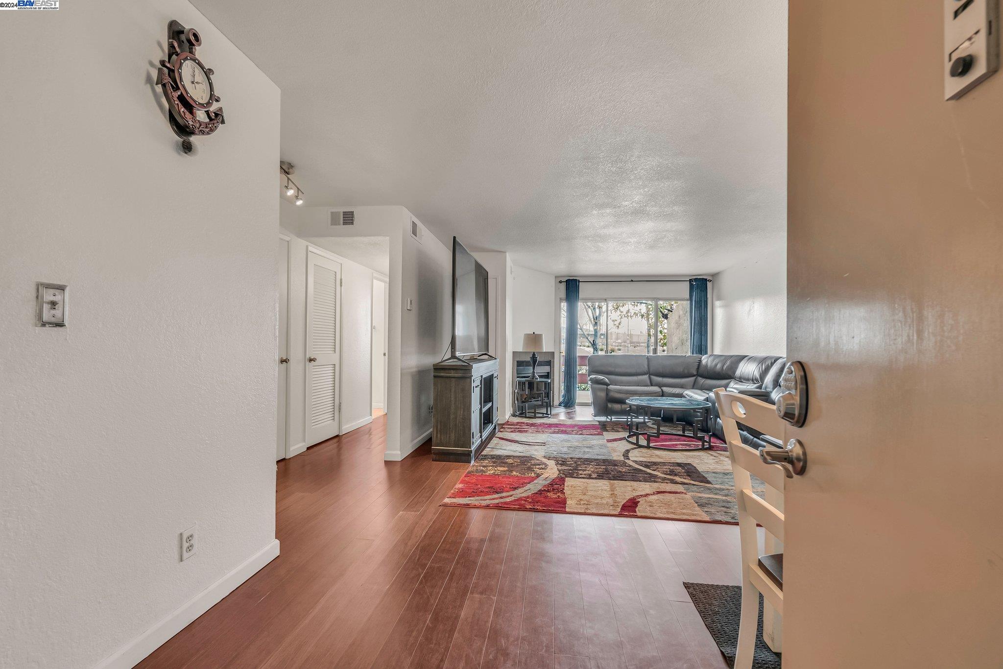 Detail Gallery Image 6 of 47 For 2121 Vale Rd #114,  San Pablo,  CA 94806 - 2 Beds | 2 Baths