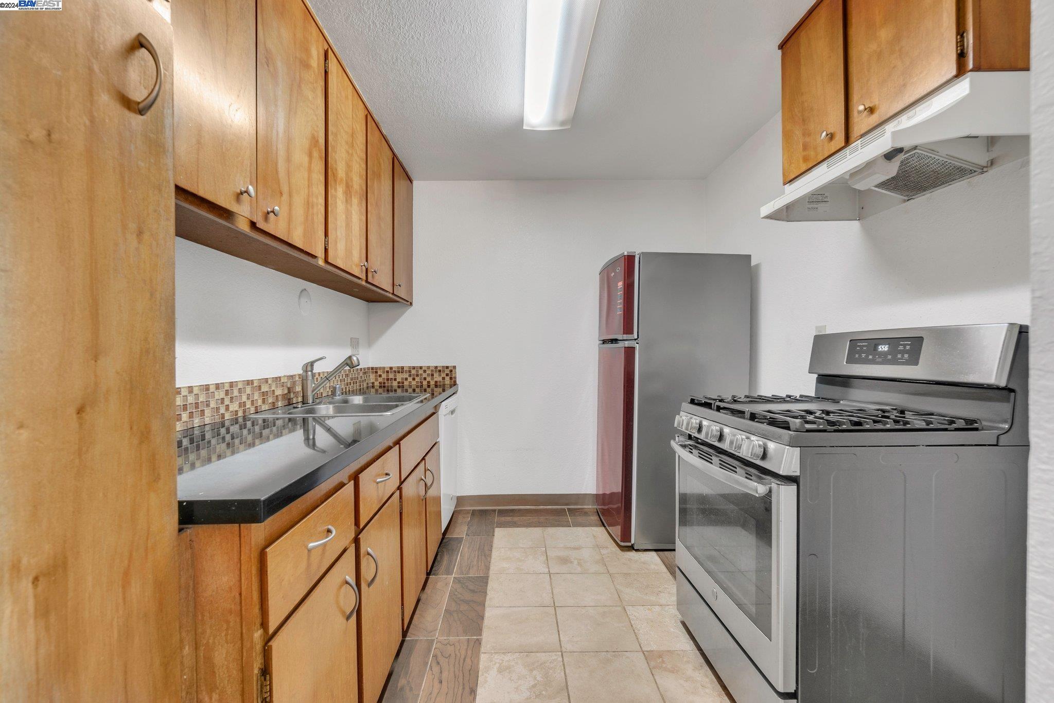 Detail Gallery Image 8 of 47 For 2121 Vale Rd #114,  San Pablo,  CA 94806 - 2 Beds | 2 Baths