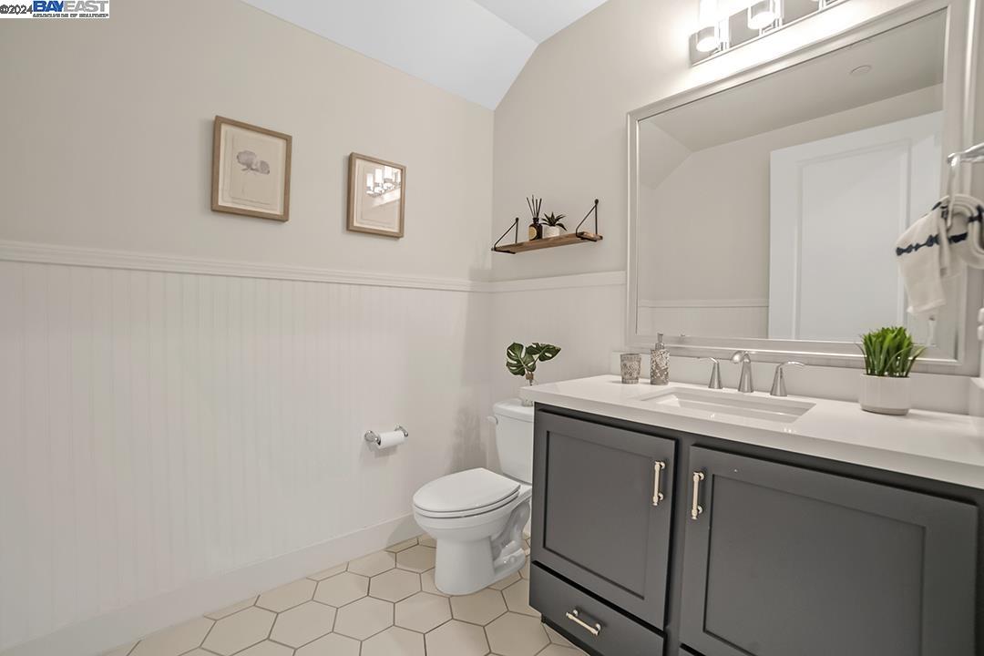 Detail Gallery Image 14 of 39 For 830 Anson Ln, Burlingame,  CA 94010 - 3 Beds | 3/1 Baths