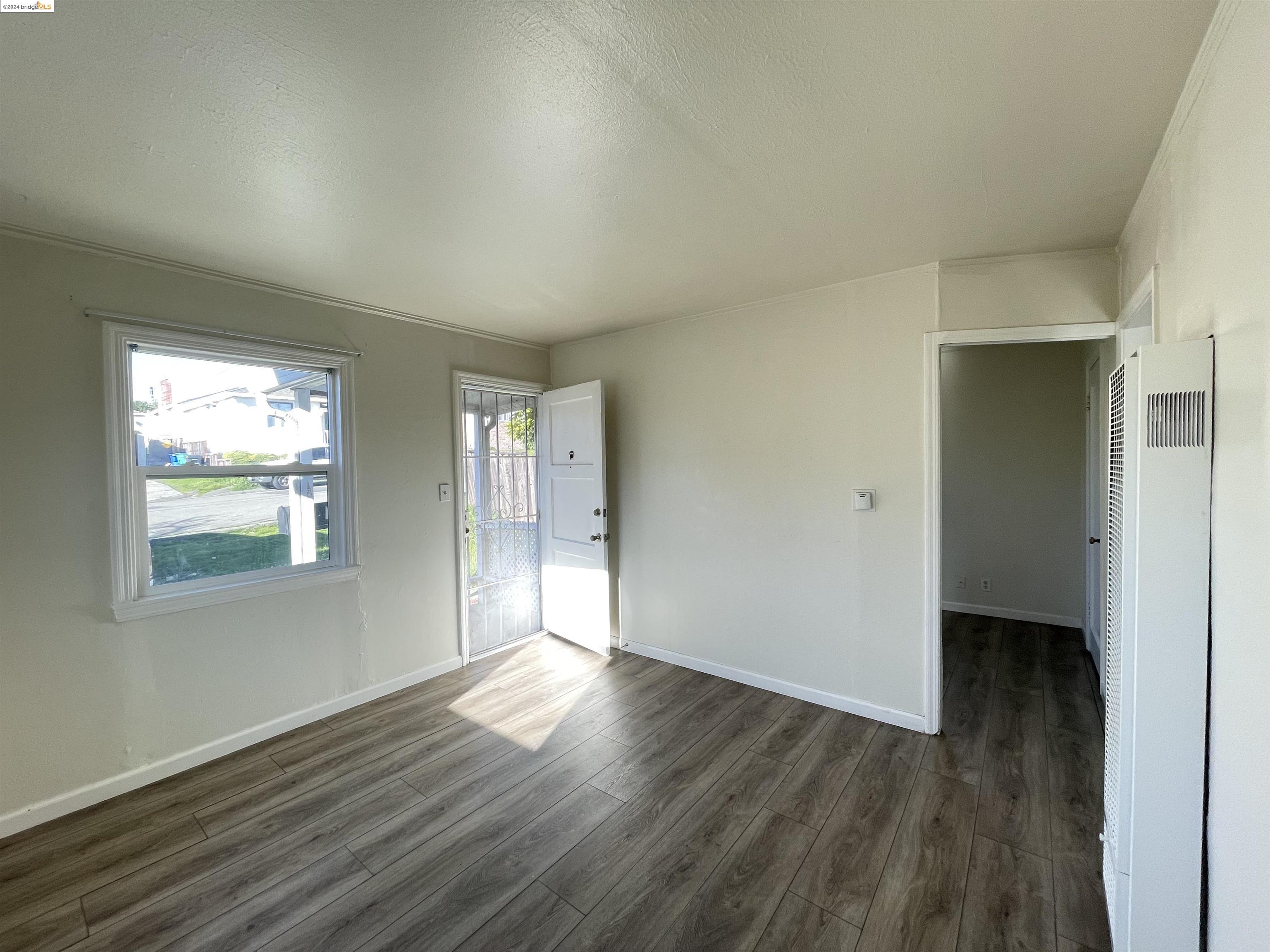 Detail Gallery Image 6 of 11 For 21196 Locust St, Hayward,  CA 94541 - 1 Beds | 1 Baths
