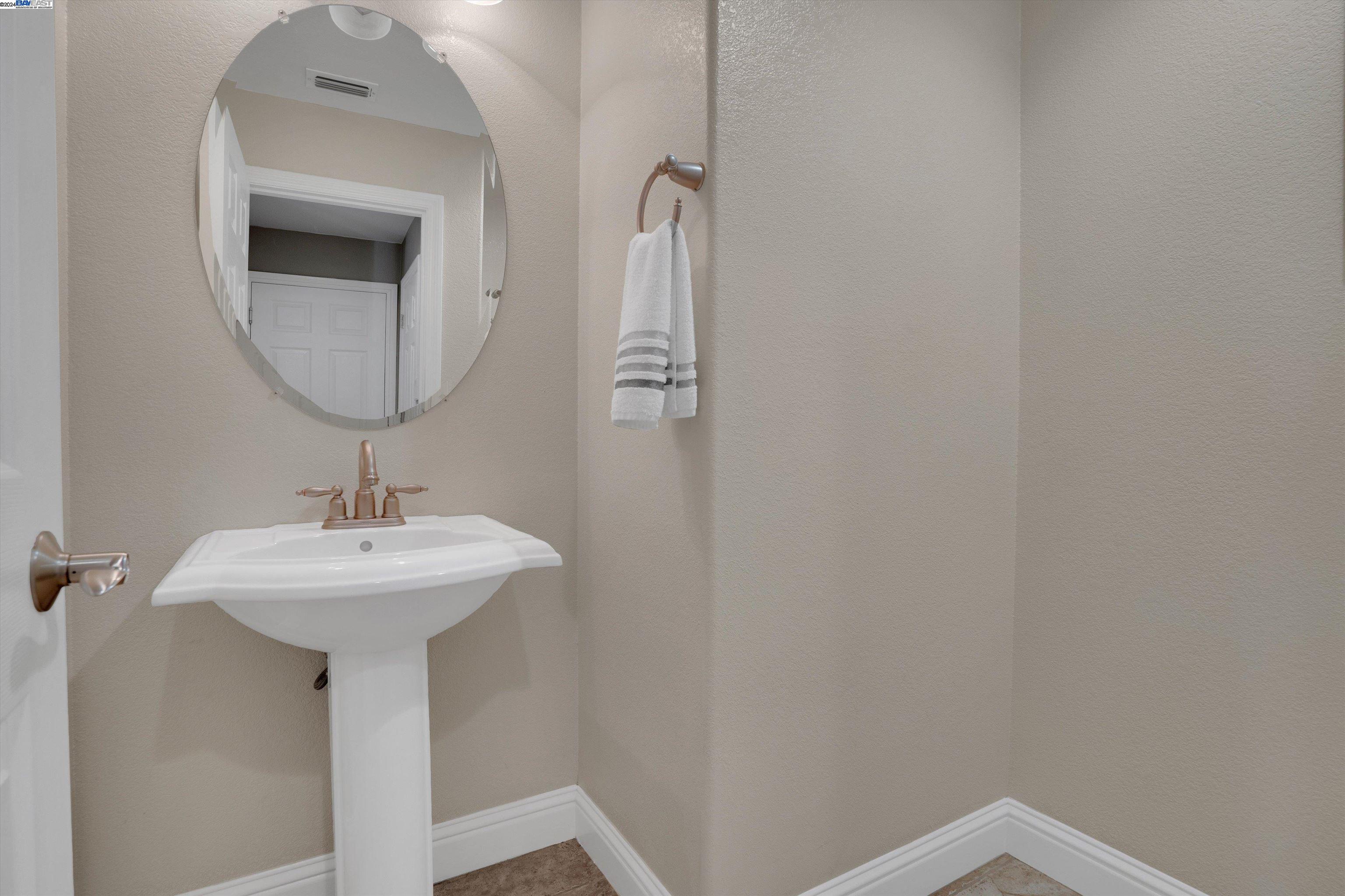 Detail Gallery Image 16 of 40 For 481 Derbychase Ln, Lathrop,  CA 95330 - 4 Beds | 2/1 Baths