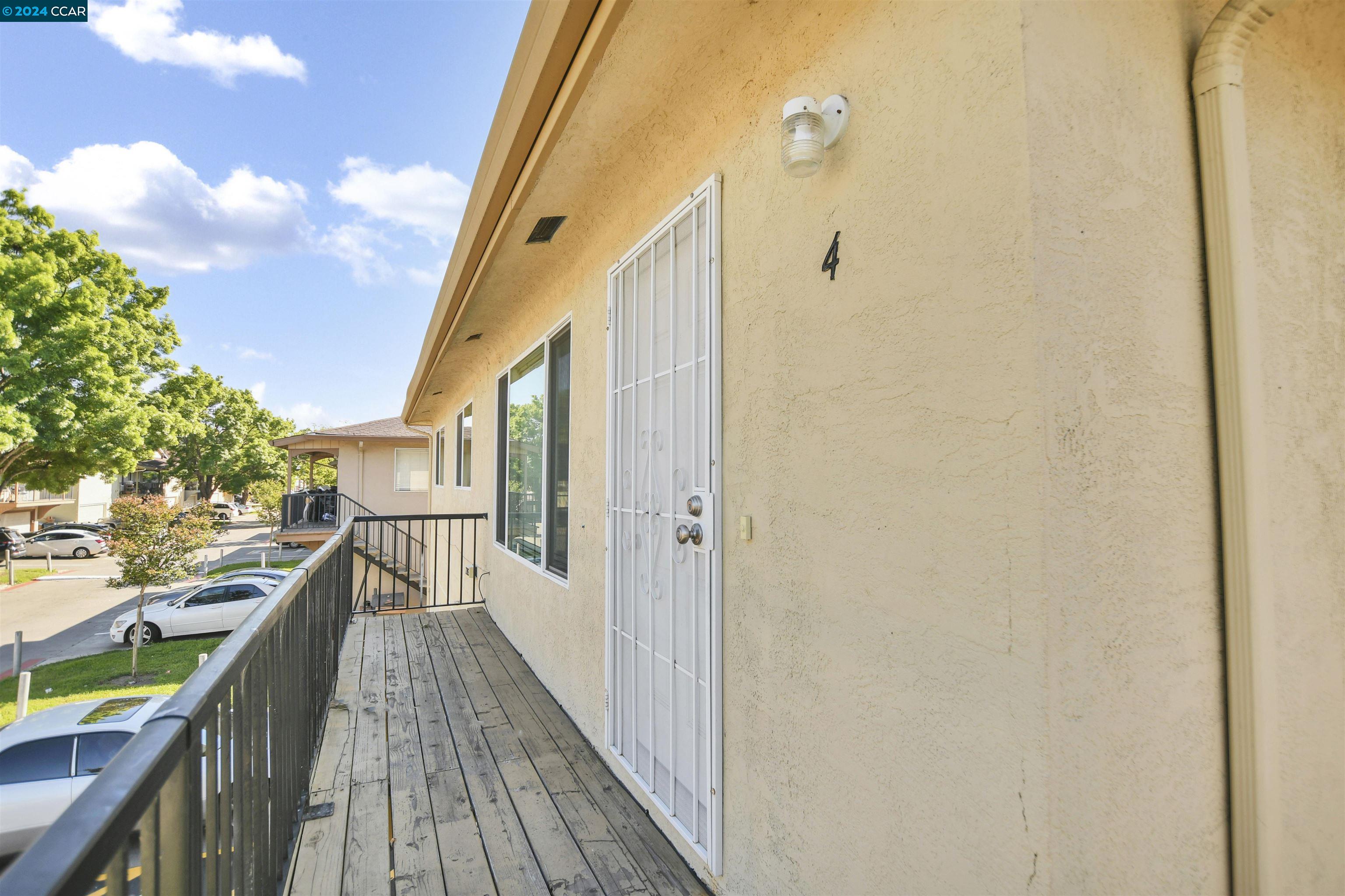 Detail Gallery Image 2 of 18 For 2205 Peppertree Way #4,  Antioch,  CA 94509-0000 - 2 Beds | 1 Baths