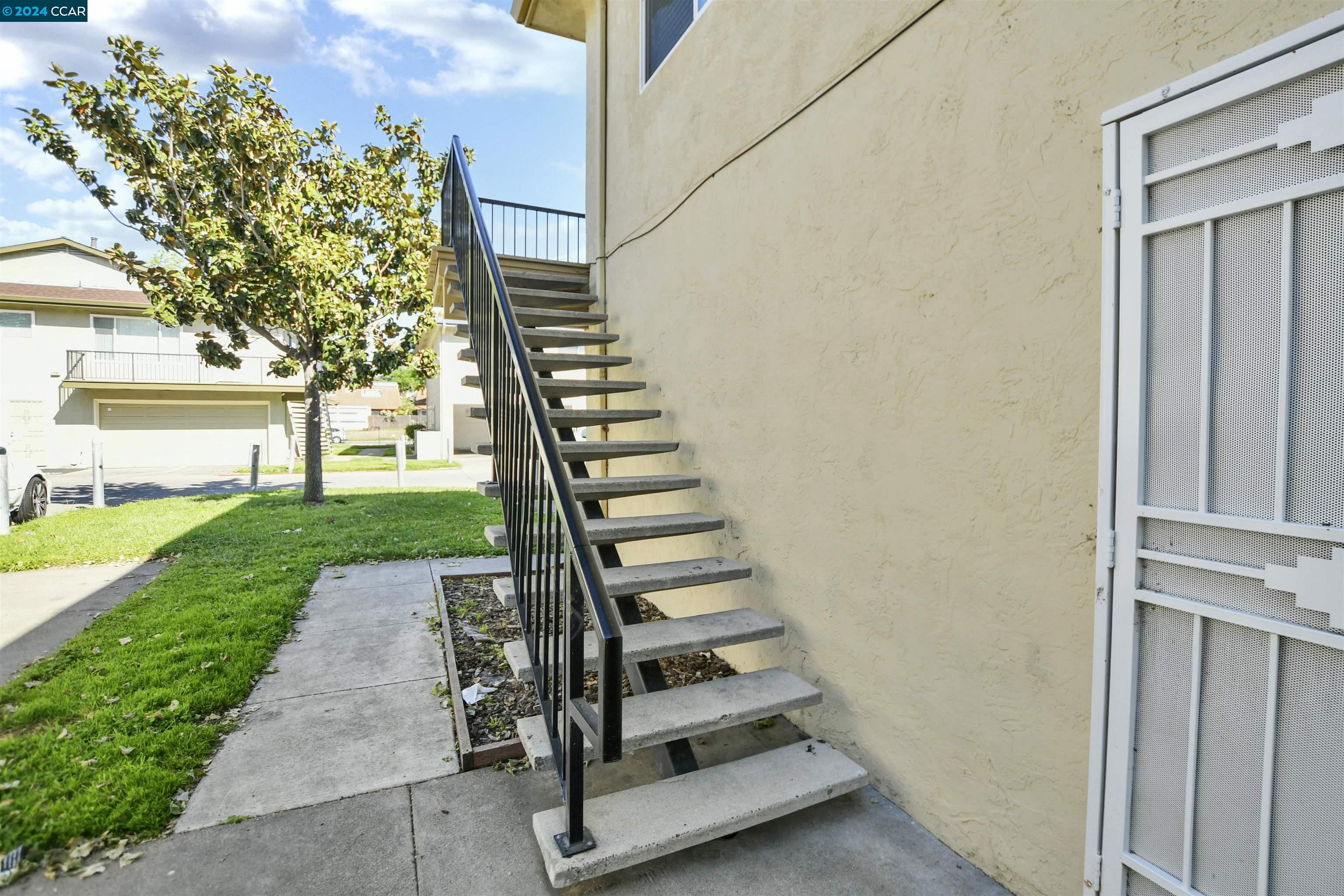 Detail Gallery Image 4 of 18 For 2205 Peppertree Way #4,  Antioch,  CA 94509-0000 - 2 Beds | 1 Baths