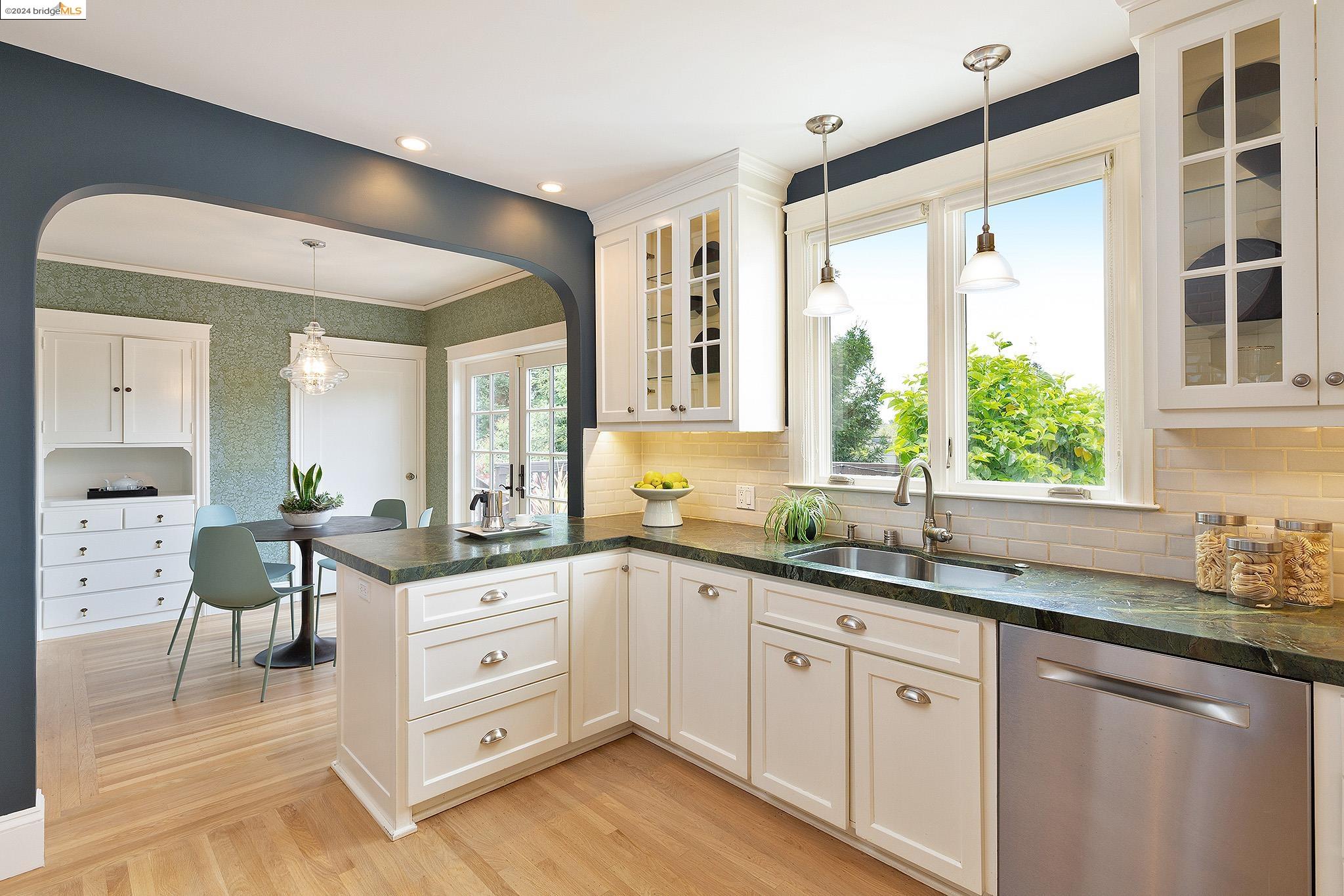Detail Gallery Image 21 of 59 For 139 Ricardo Ave, Piedmont,  CA 94611 - 3 Beds | 2/1 Baths