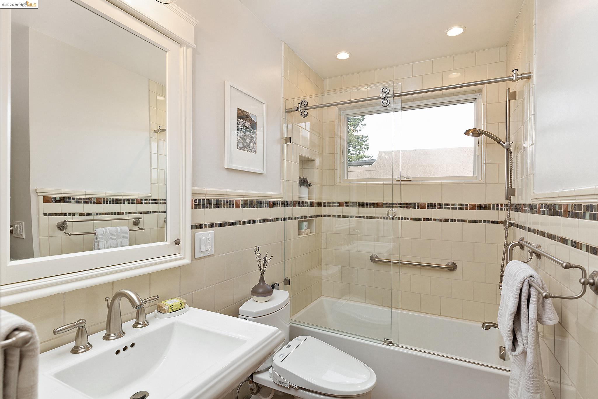 Detail Gallery Image 29 of 59 For 139 Ricardo Ave, Piedmont,  CA 94611 - 3 Beds | 2/1 Baths