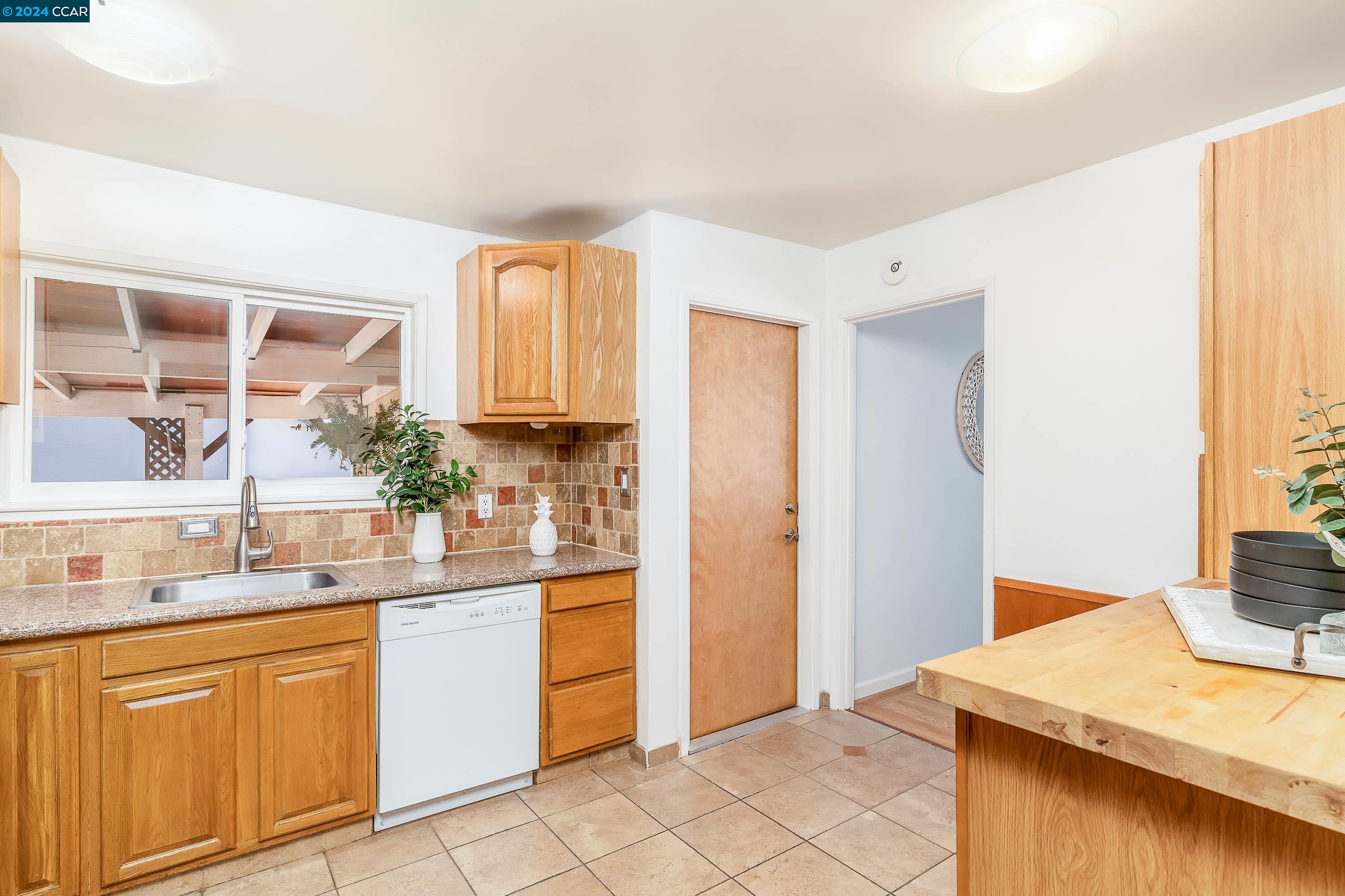 Detail Gallery Image 11 of 47 For 3052 May Rd, Richmond,  CA 94803 - 3 Beds | 2 Baths