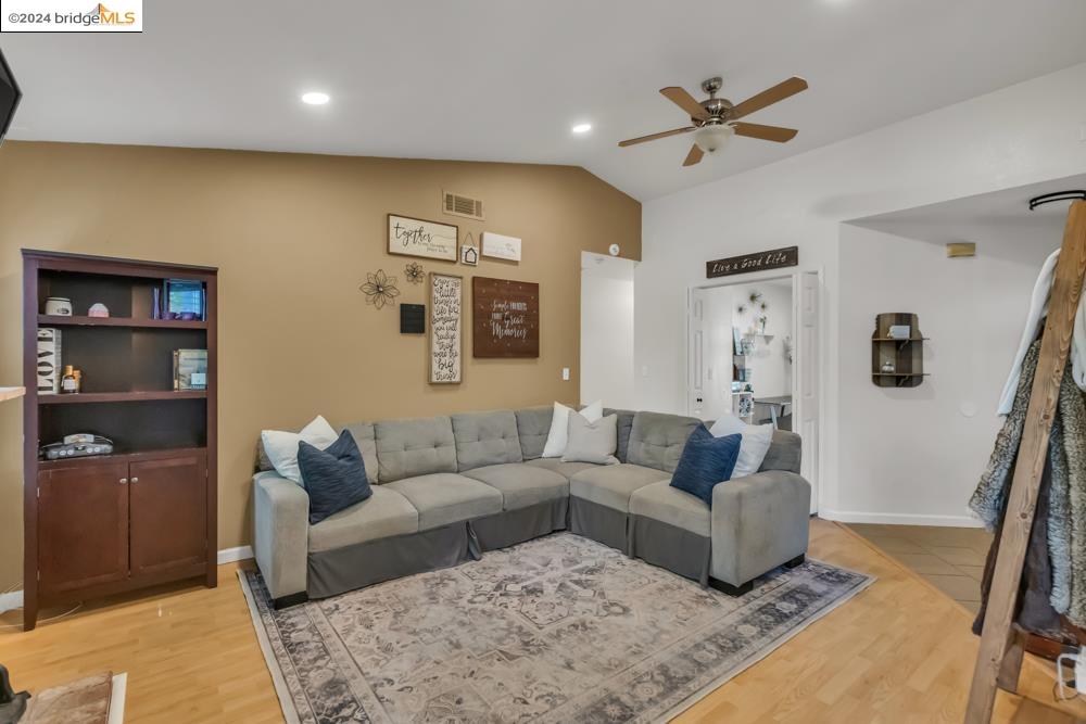 Detail Gallery Image 11 of 45 For 8150 Morgan Hill Way, Sacramento,  CA 95828 - 3 Beds | 2 Baths