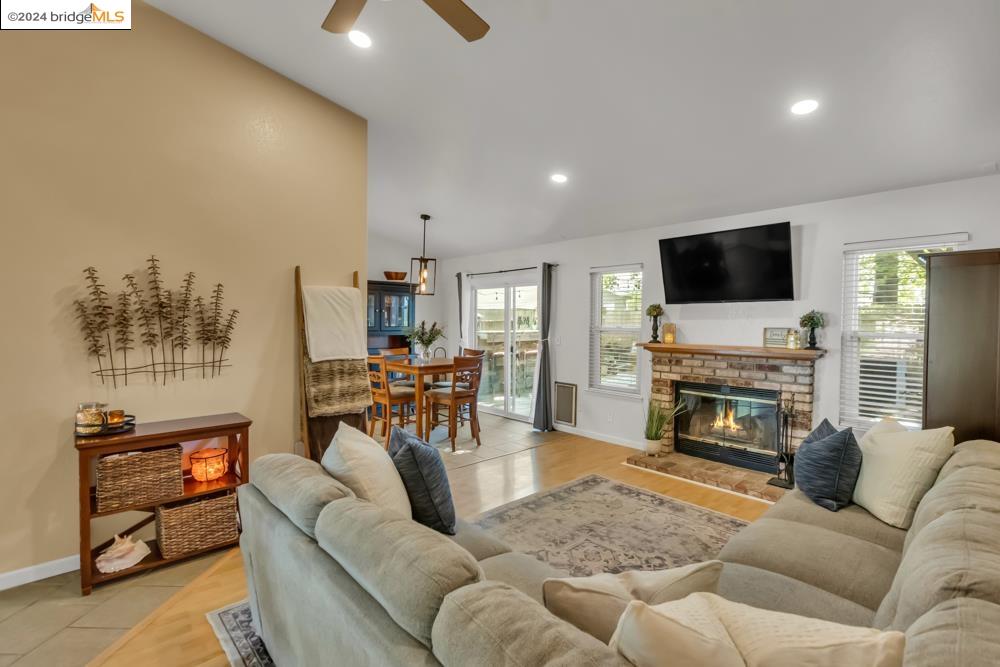 Detail Gallery Image 9 of 45 For 8150 Morgan Hill Way, Sacramento,  CA 95828 - 3 Beds | 2 Baths