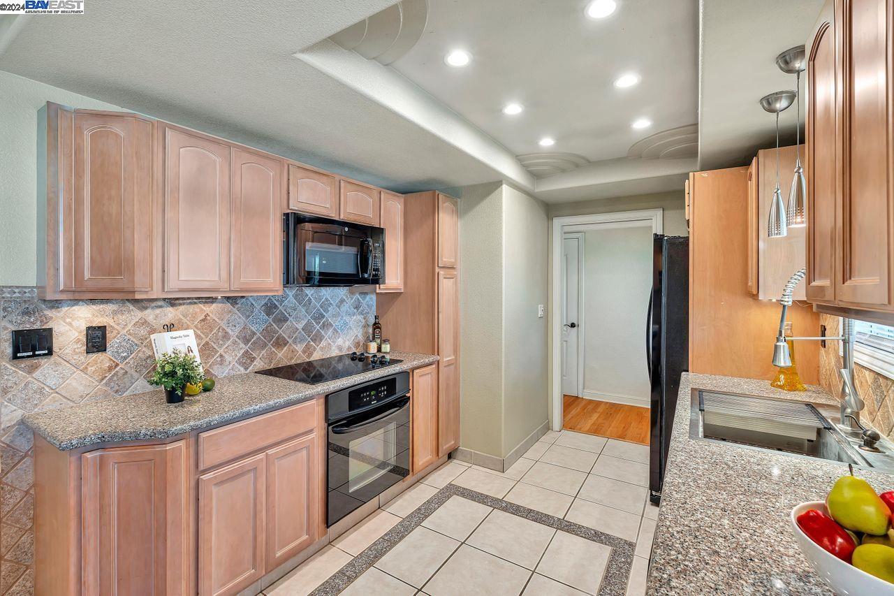Detail Gallery Image 10 of 38 For 3412 Danbury Ct, Modesto,  CA 95350 - 3 Beds | 1/1 Baths