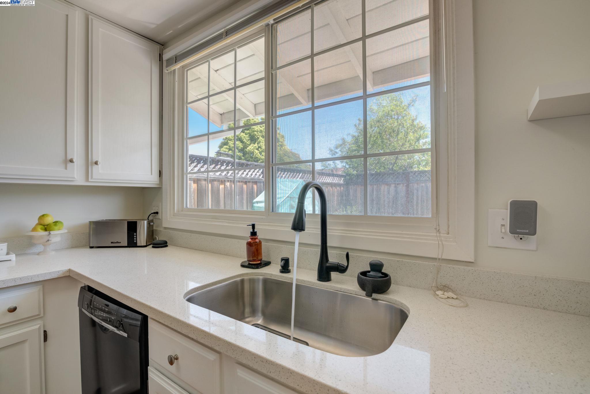 Detail Gallery Image 10 of 31 For 441 Balmoral Way, Hayward,  CA 94544 - 3 Beds | 2 Baths