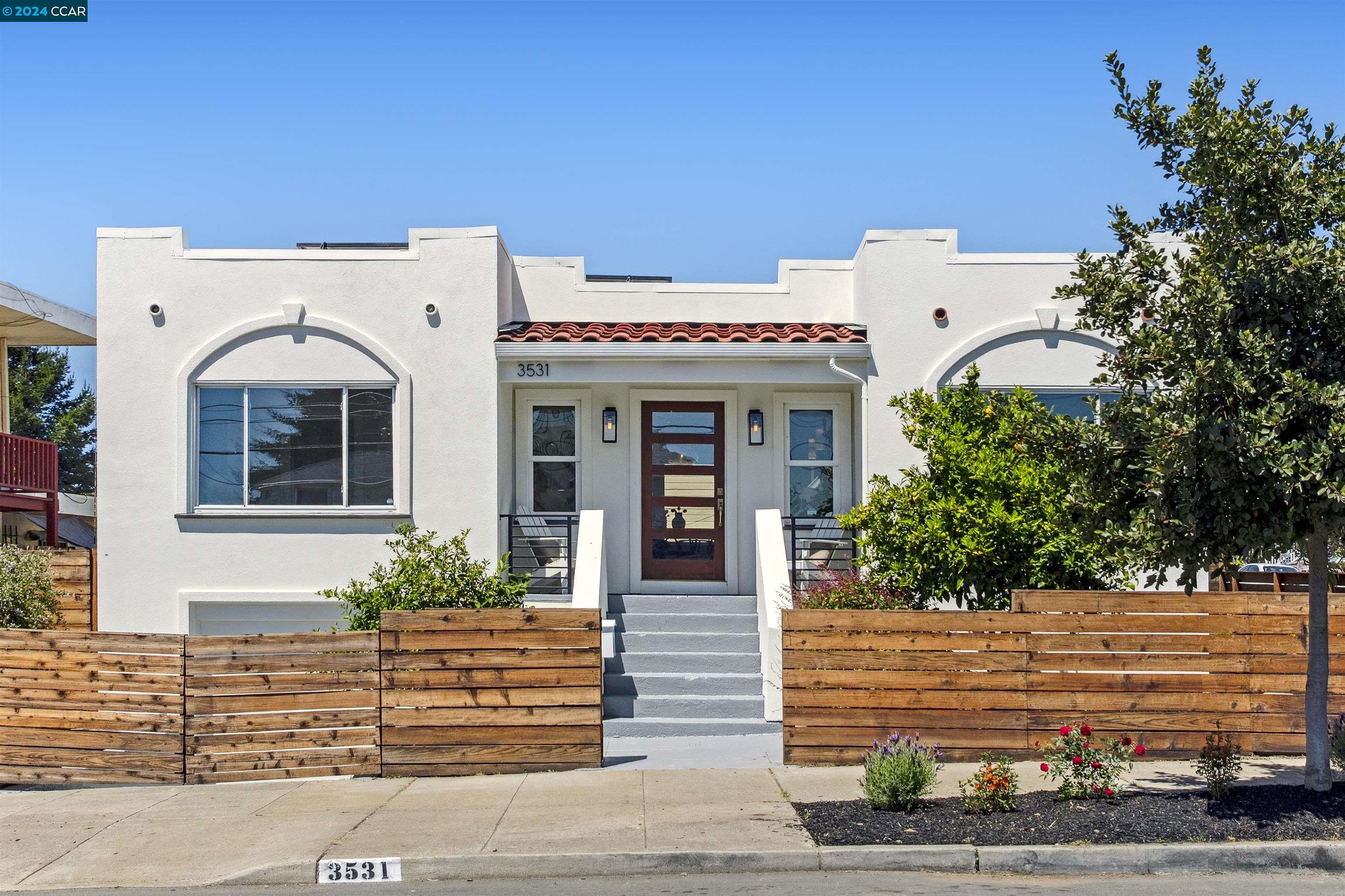 Detail Gallery Image 1 of 29 For 3531 Laurel Ave., Oakland,  CA 94602 - 2 Beds | 1 Baths