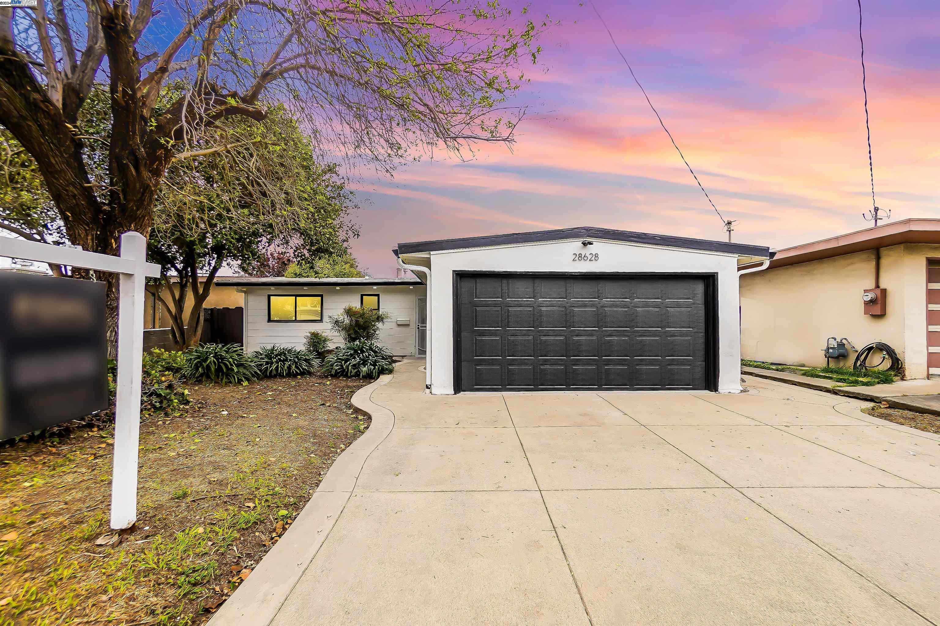 Detail Gallery Image 1 of 1 For 28628 Rochelle Ave, Hayward,  CA 94544 - 3 Beds | 2 Baths