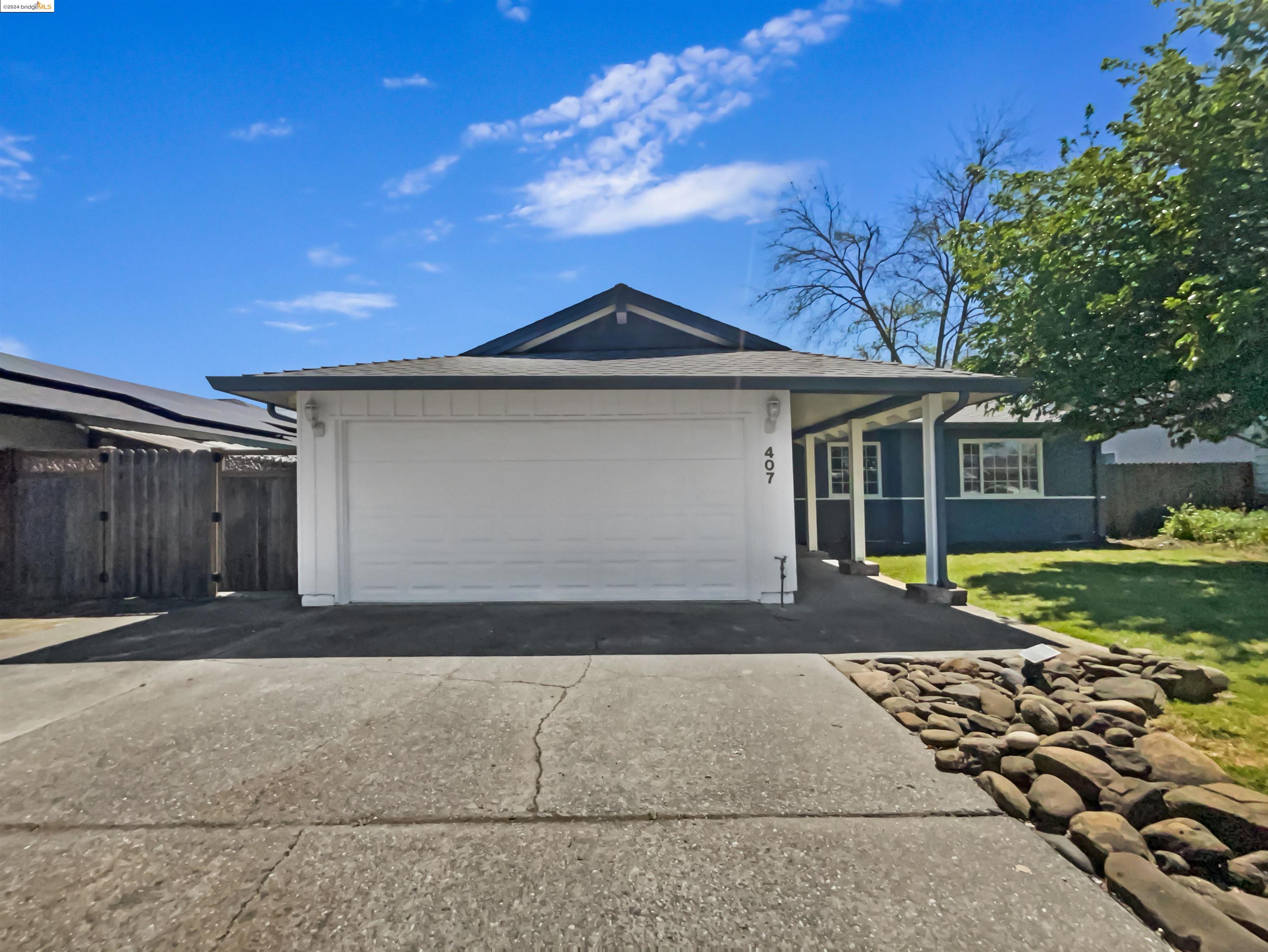 Detail Gallery Image 1 of 33 For 407 Deodara St, Vacaville,  CA 95688 - 3 Beds | 2 Baths