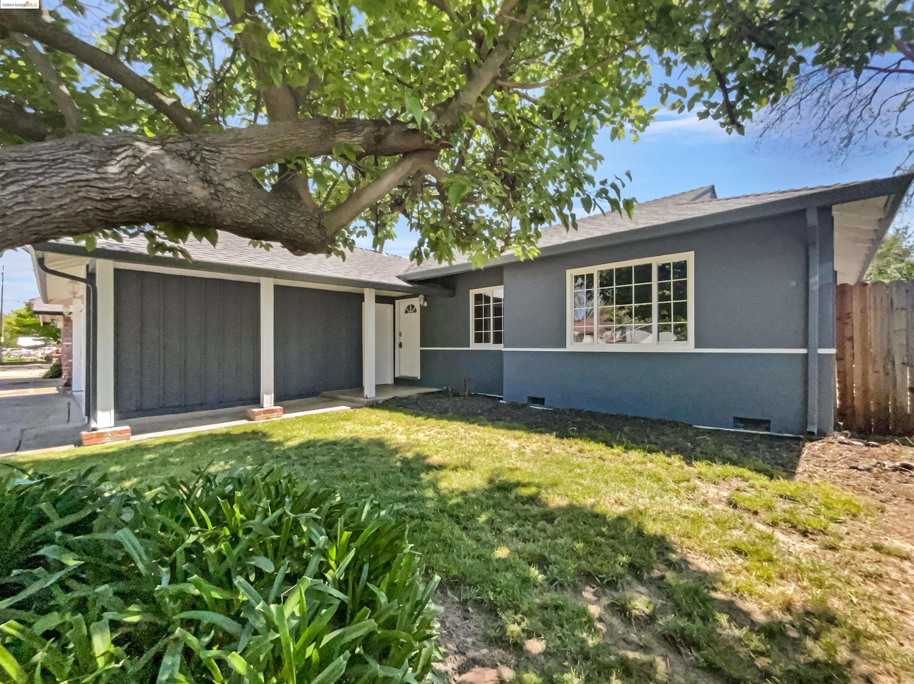 Detail Gallery Image 8 of 33 For 407 Deodara St, Vacaville,  CA 95688 - 3 Beds | 2 Baths