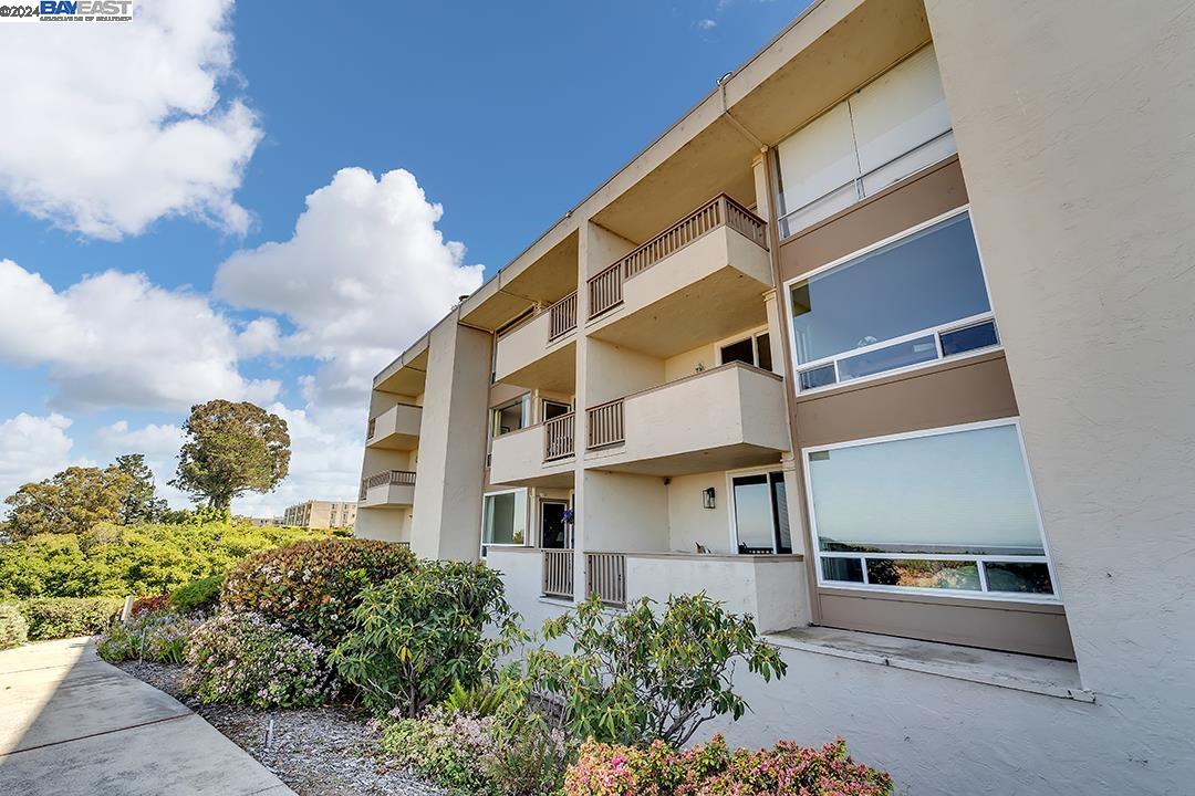 Detail Gallery Image 33 of 38 For 320 Vallejo Dr #32,  Millbrae,  CA 94030 - 3 Beds | 2 Baths