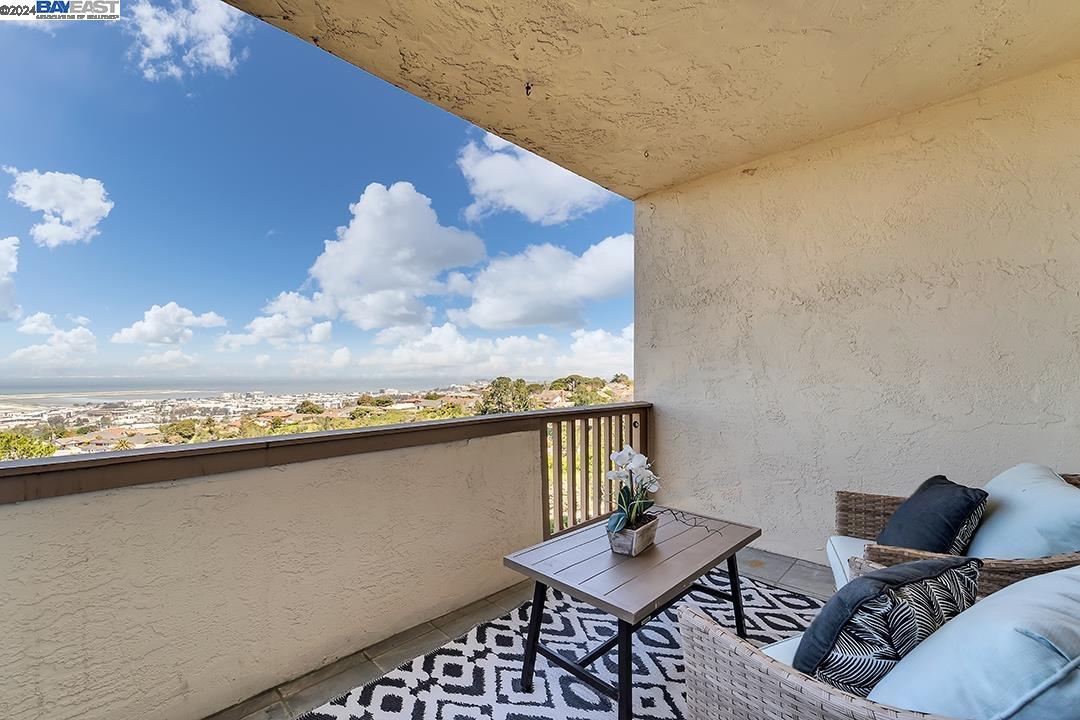 Detail Gallery Image 7 of 38 For 320 Vallejo Dr #32,  Millbrae,  CA 94030 - 3 Beds | 2 Baths