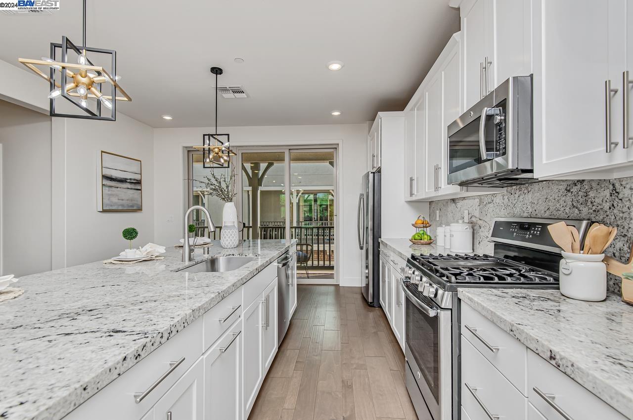 Detail Gallery Image 10 of 36 For 4260 Midlands Ct, Dublin,  CA 94568 - 4 Beds | 3/1 Baths