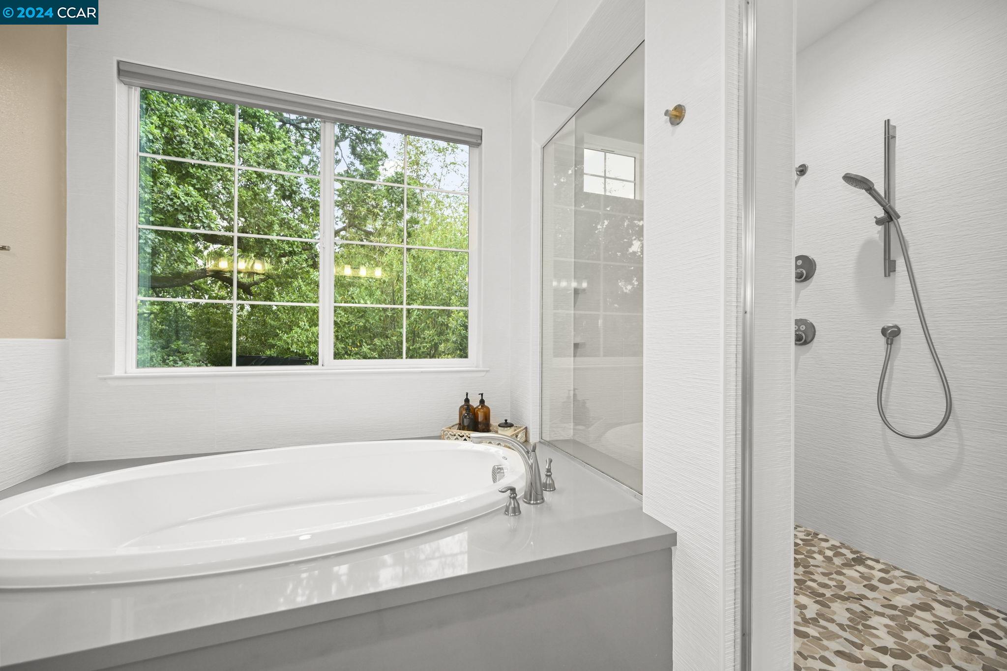Detail Gallery Image 23 of 42 For 26 Withers Ct, Lafayette,  CA 94549-2043 - 5 Beds | 5 Baths