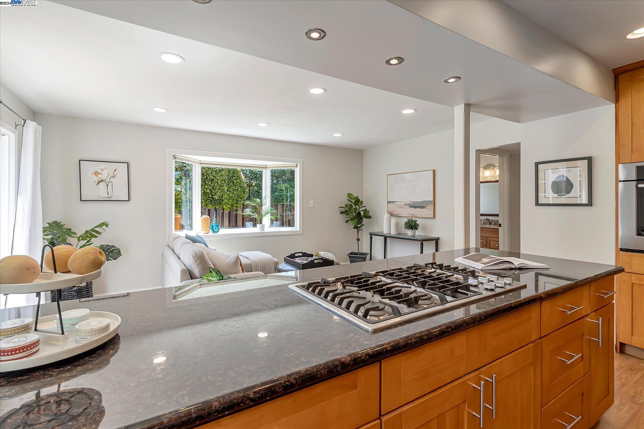 Detail Gallery Image 13 of 55 For 298 Turnstone Court, Foster City,  CA 94404 - 4 Beds | 2/1 Baths