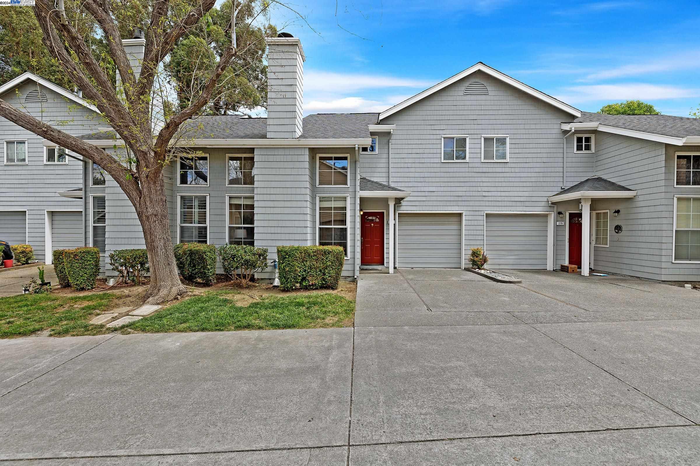 Detail Gallery Image 1 of 34 For 275 Pebblecreek Ct, Martinez,  CA 94553 - 2 Beds | 2/1 Baths