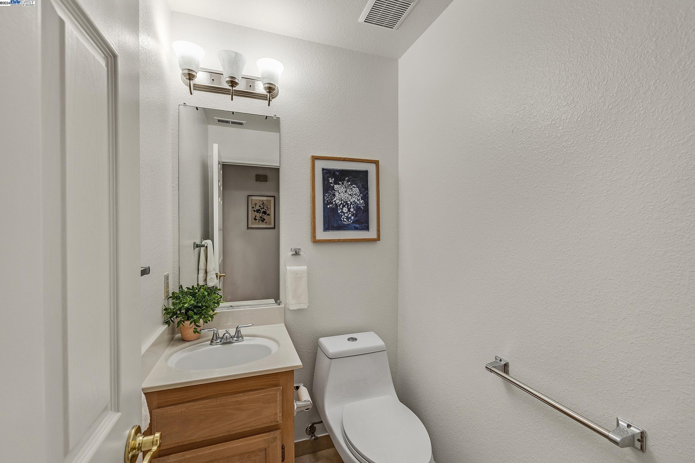 Detail Gallery Image 13 of 34 For 275 Pebblecreek Ct, Martinez,  CA 94553 - 2 Beds | 2/1 Baths