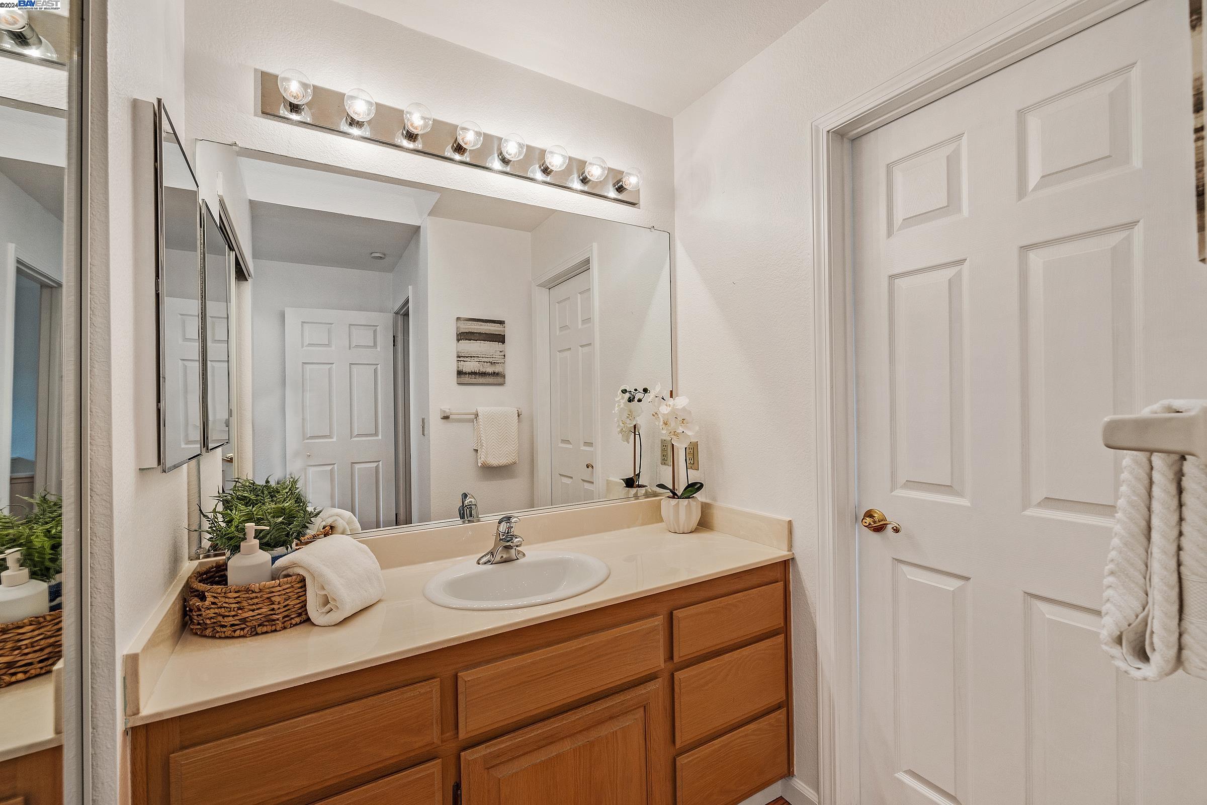 Detail Gallery Image 20 of 34 For 275 Pebblecreek Ct, Martinez,  CA 94553 - 2 Beds | 2/1 Baths