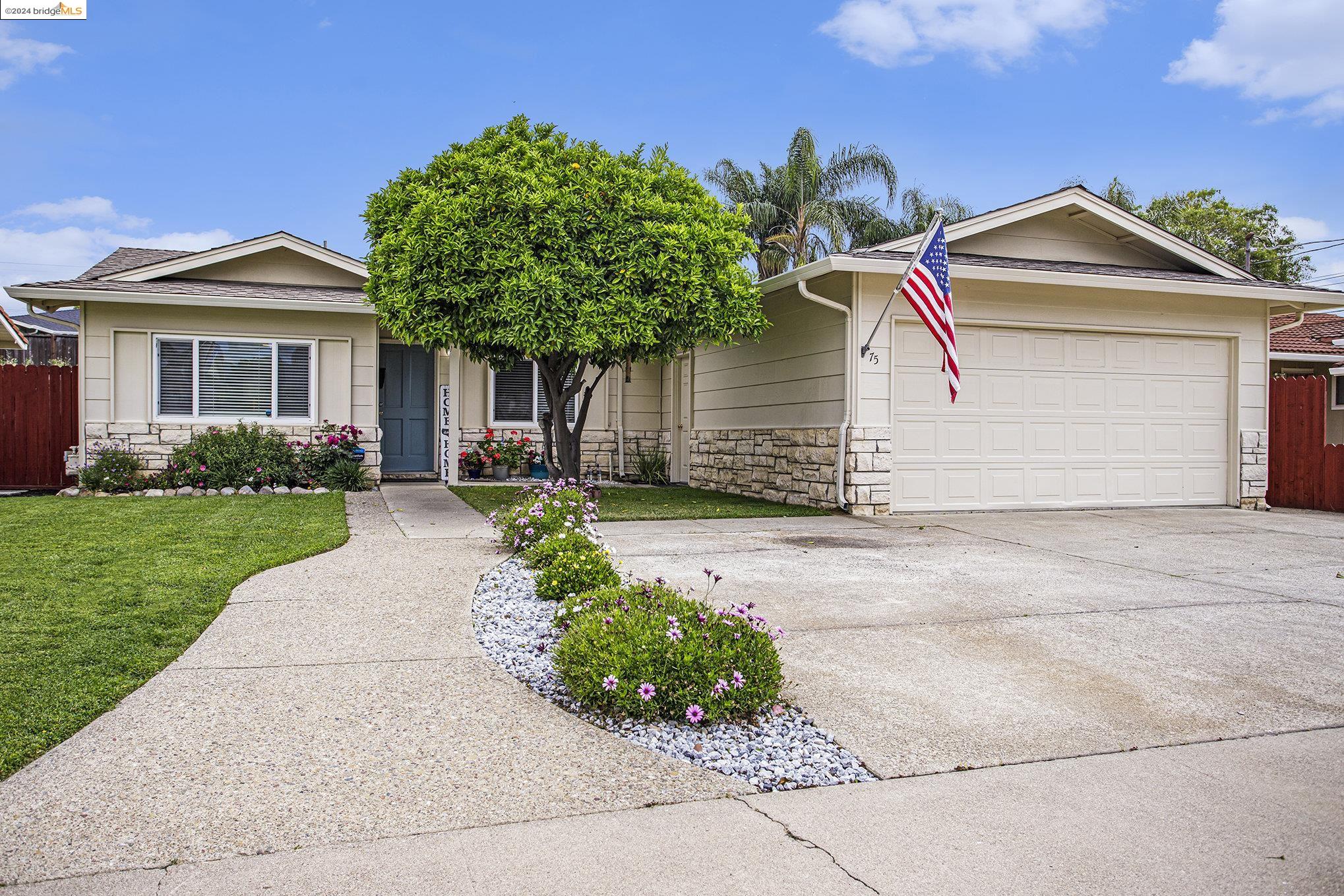 Detail Gallery Image 1 of 25 For 75 E Lake Dr, Antioch,  CA 94509 - 3 Beds | 2 Baths