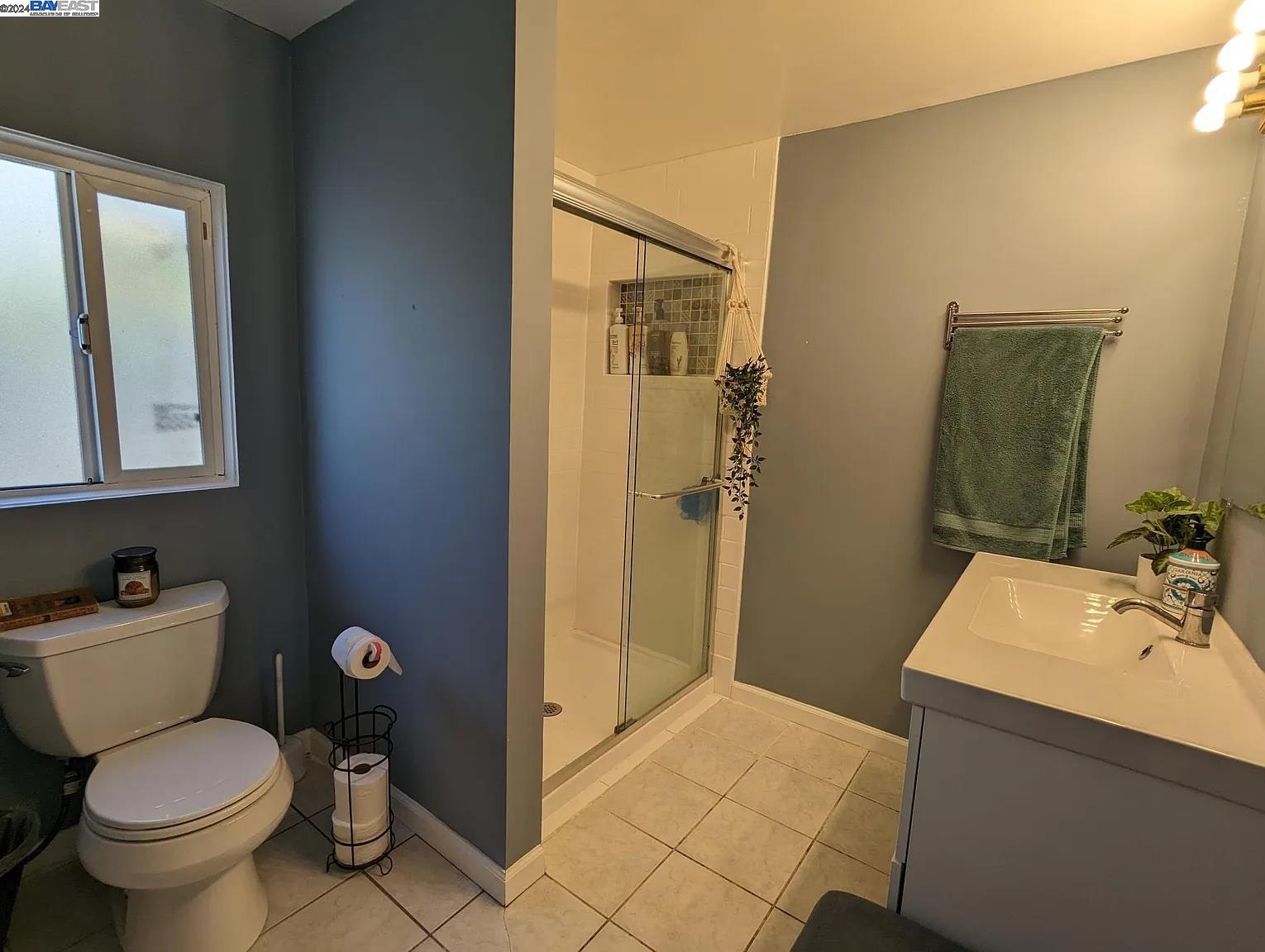 Detail Gallery Image 7 of 12 For 3626 Lyon Ave, Oakland,  CA 94601 - 2 Beds | 1 Baths