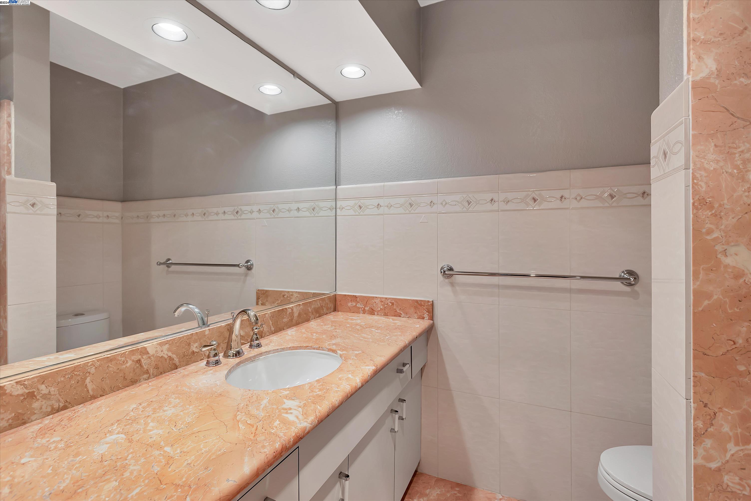 Detail Gallery Image 10 of 26 For 300 Davey Glen Rd #3625,  Belmont,  CA 94002 - 2 Beds | 2 Baths