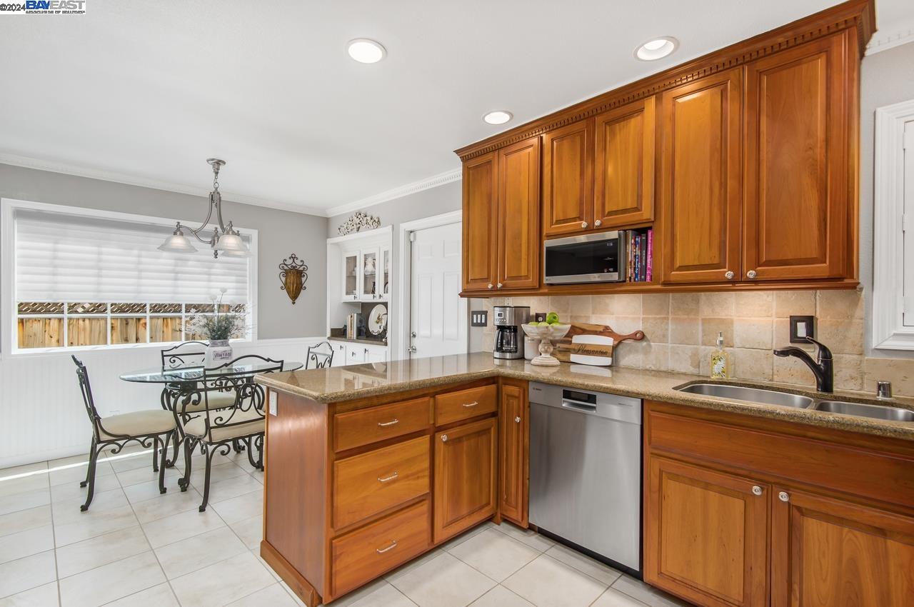 Detail Gallery Image 14 of 34 For 6273 Robin Ct, Pleasanton,  CA 94588 - 4 Beds | 2 Baths