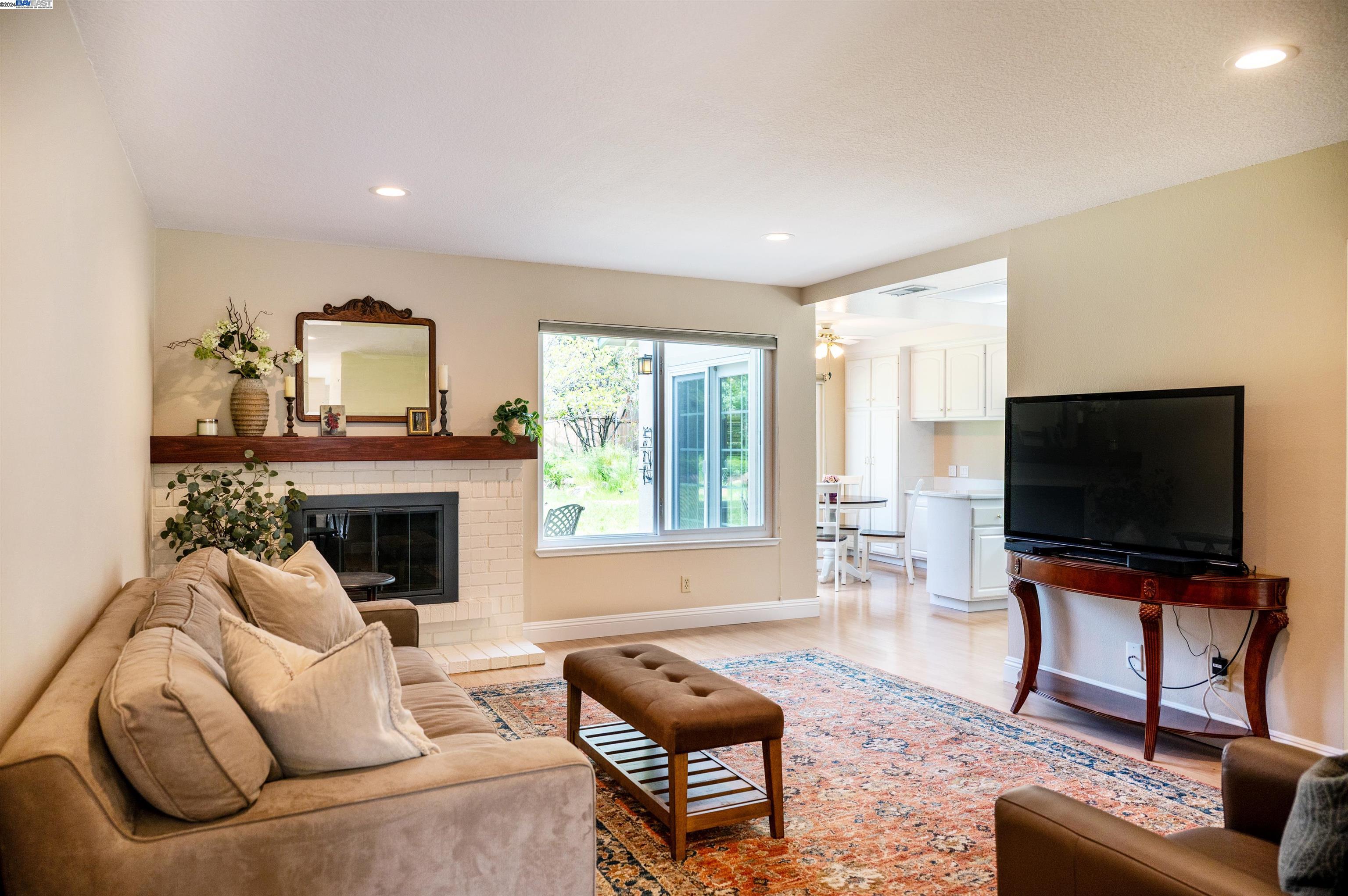 Detail Gallery Image 3 of 32 For 8151 Bonnie Oak Way, Citrus Heights,  CA 95610 - 3 Beds | 2 Baths